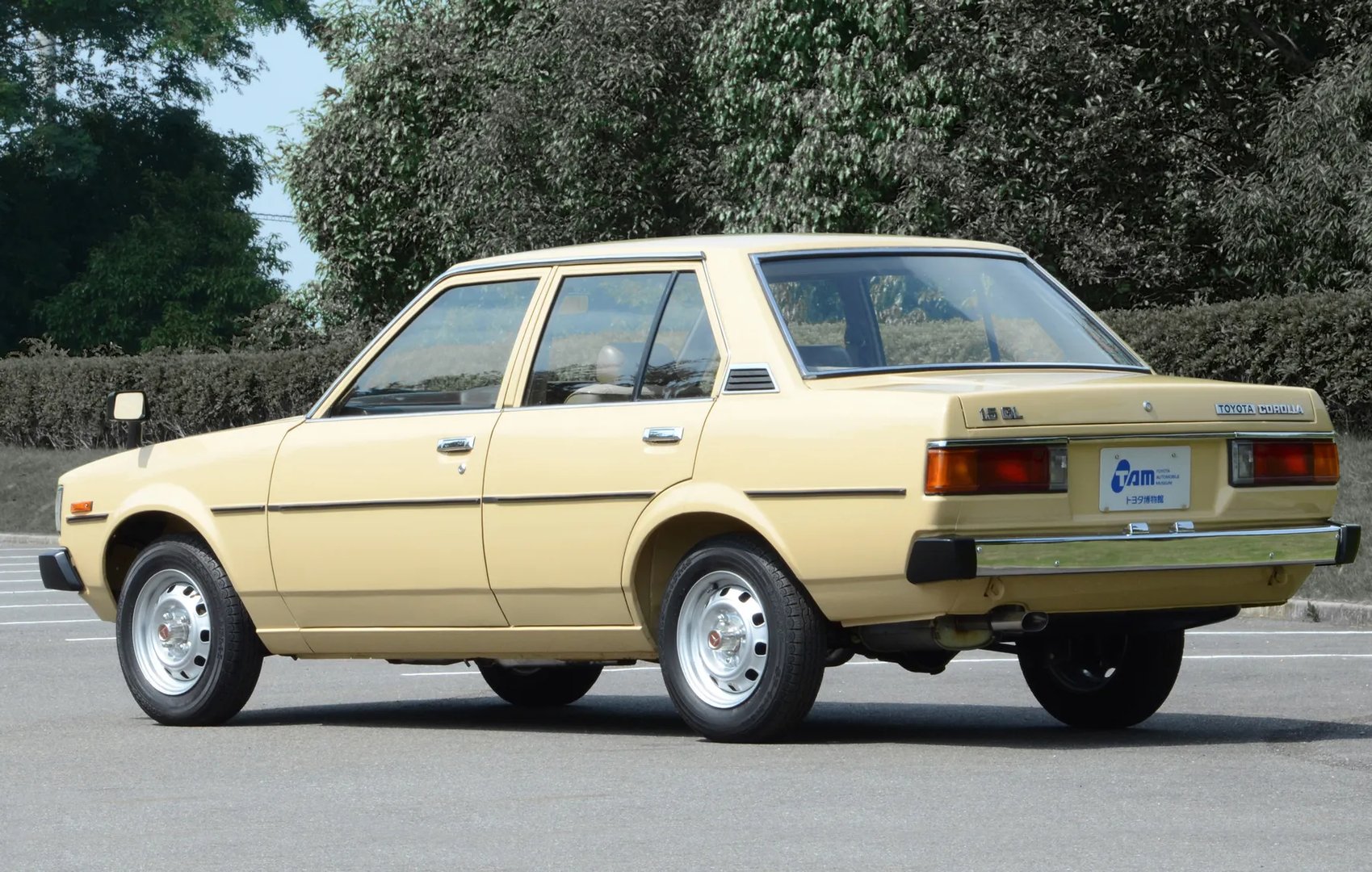 Toyota_Corolla_4_generation__Sedan__5.jpg