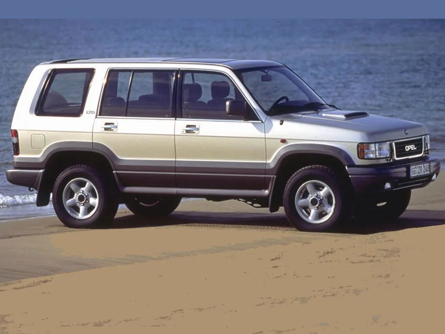 Opel_Monterey_1_generation__SUV_5-doors__3.jpg