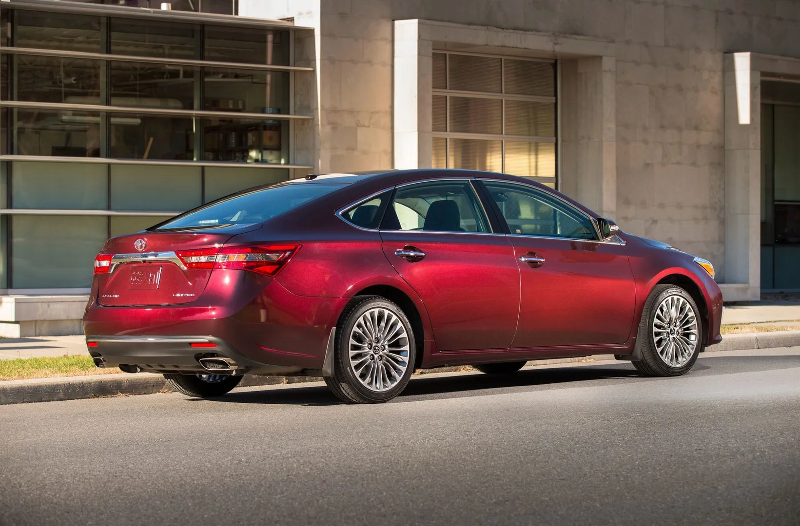 Toyota_Avalon_4_generation_restyling__Sedan__5.jpg