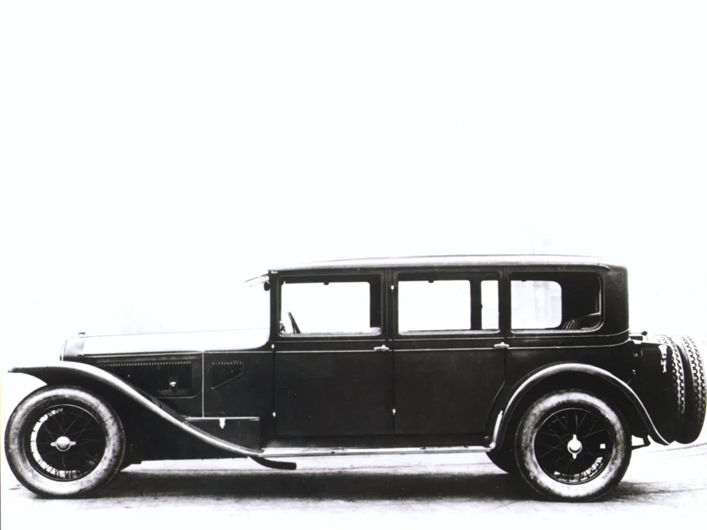 Lancia_Lambda_1_generation__Sedan__5.jpg