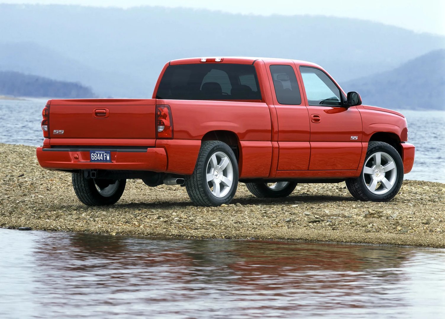 Chevrolet_Silverado_1_generation_restyling__Pickup_1.5-cab__2.jpg