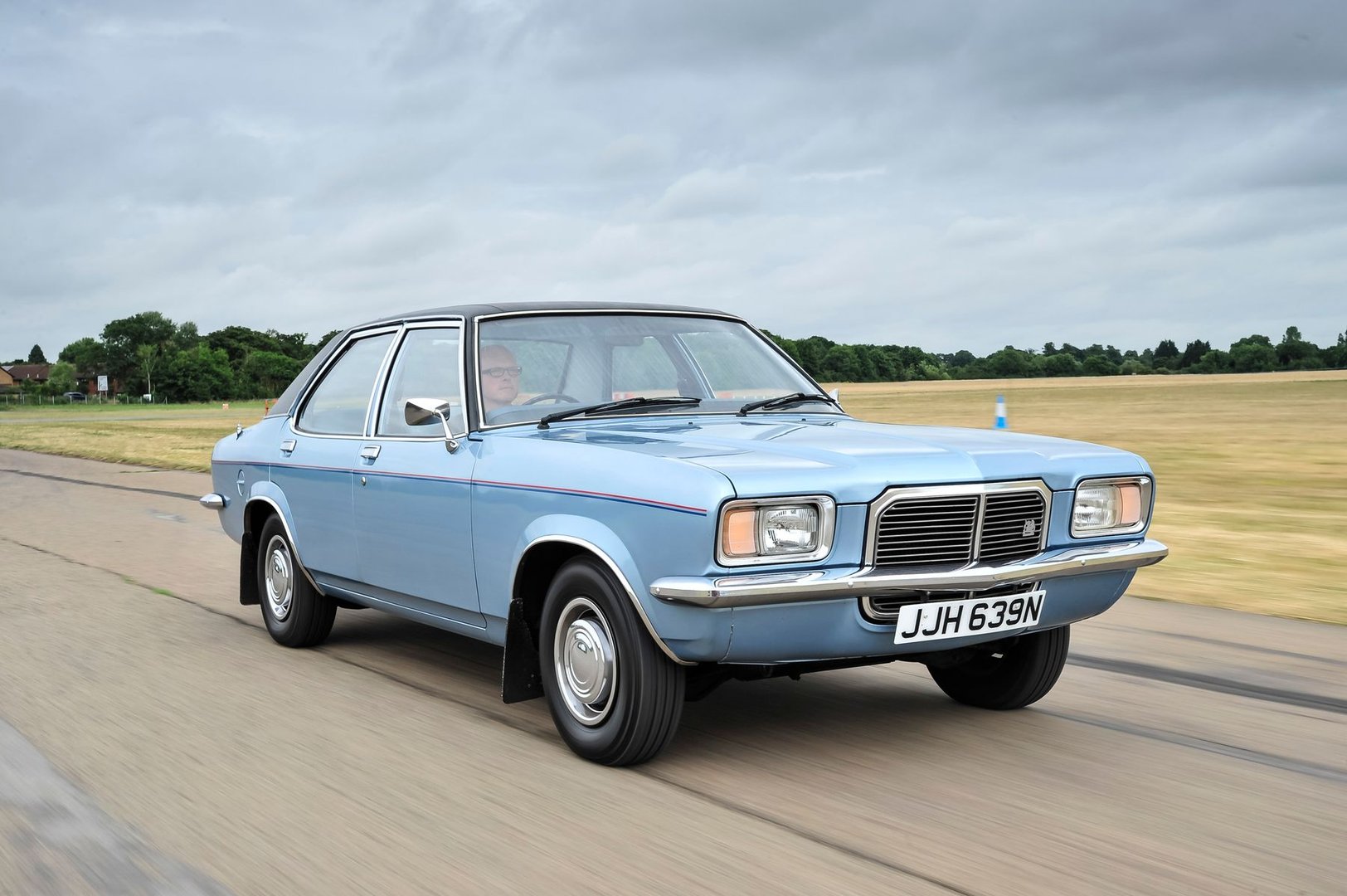 vauxhall_Victor_5_generation__Sedan__1.jpg