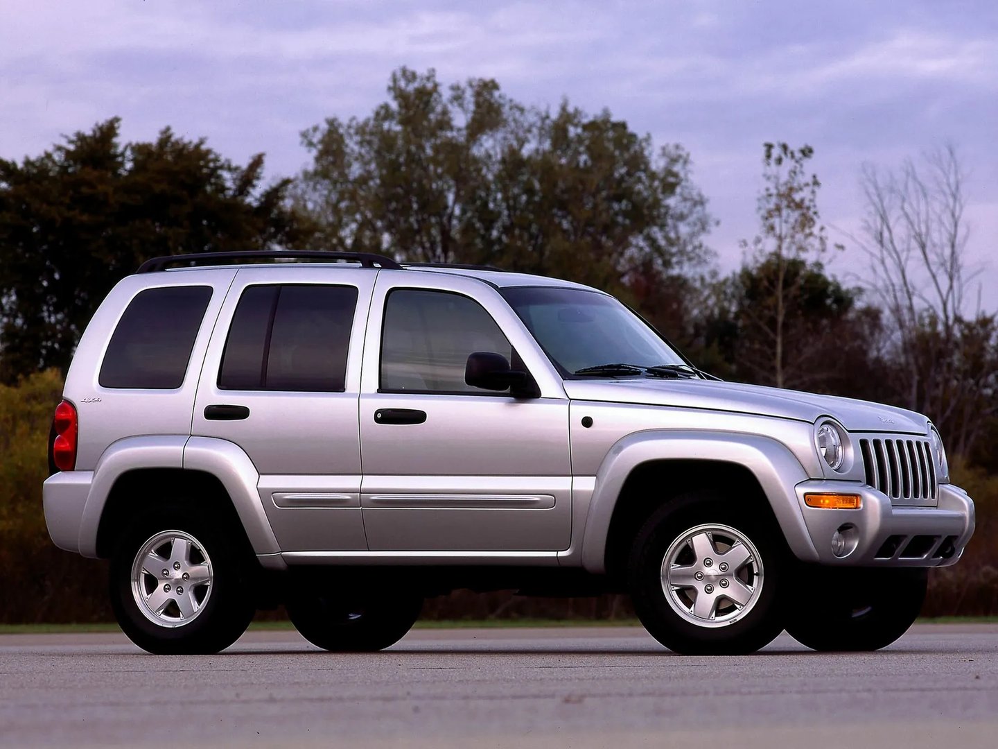 Jeep_Liberty_1_generation__SUV_5-doors__6.jpg