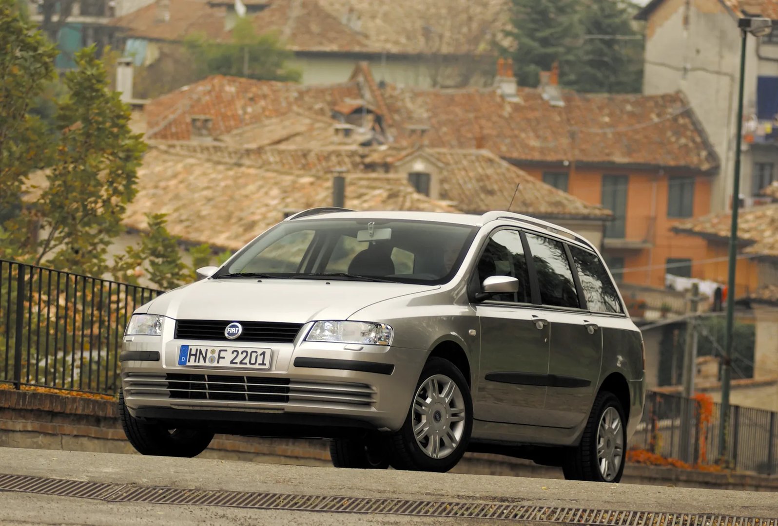 Fiat_Stilo_1_generation__Estate_5-door__12.jpg