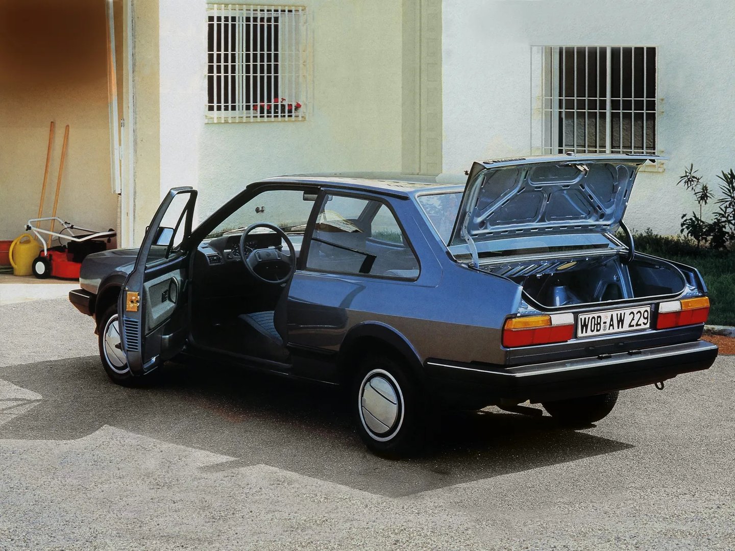 Volkswagen_Polo_2_generation__Sedan_2-doors__7.jpg