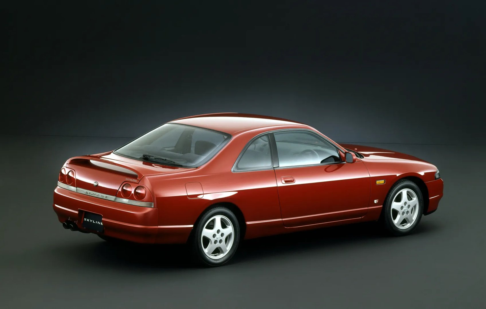 Nissan_Skyline_9_generation__Coupe__2.jpg