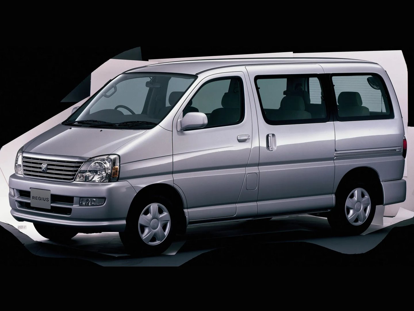Toyota_Regius_1_generation__Minivan__1.jpg