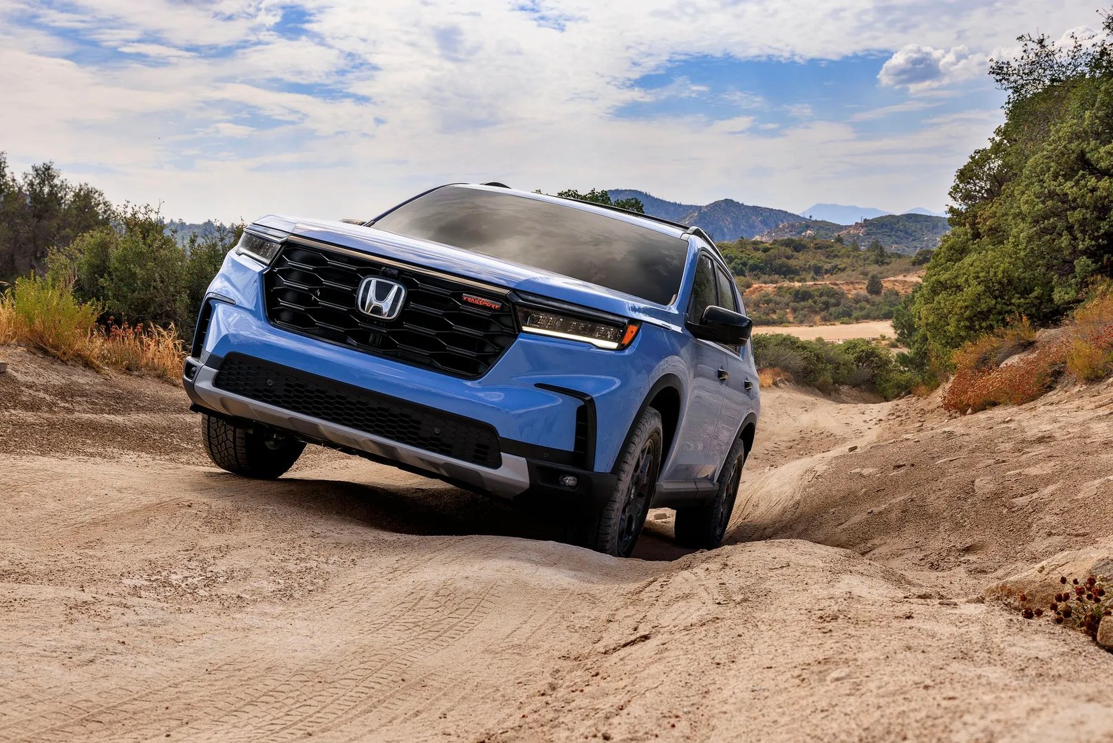 Honda_Pilot_4_generation__SUV_5-doors__3.jpg