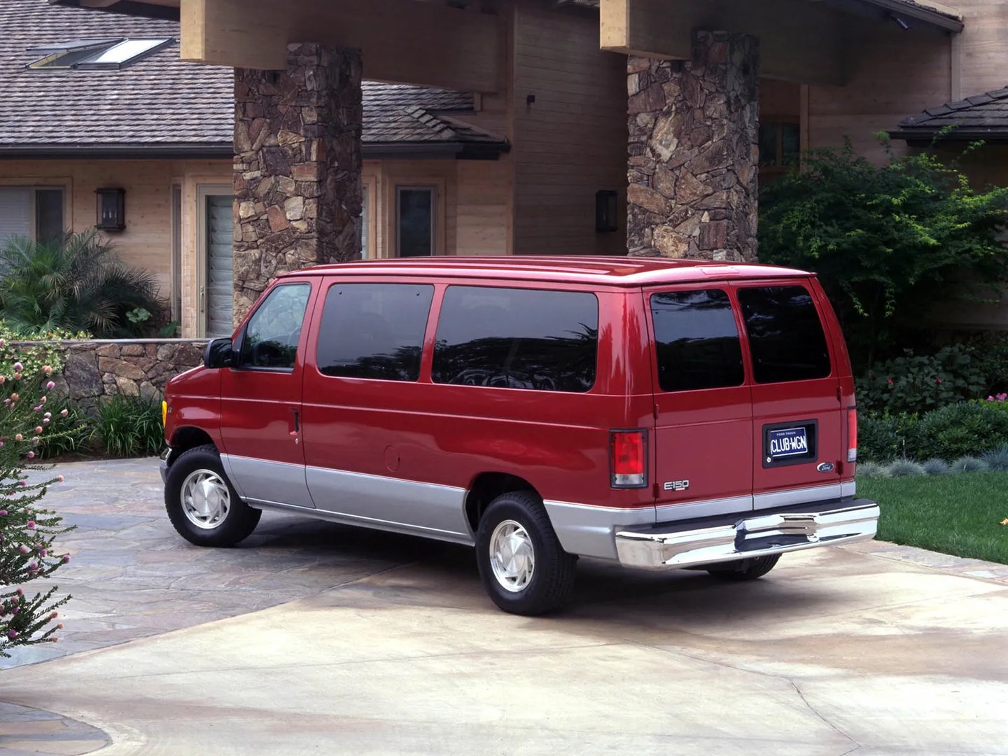 Ford_Econoline_4_generation_restyling_1__Minivan__2.jpg