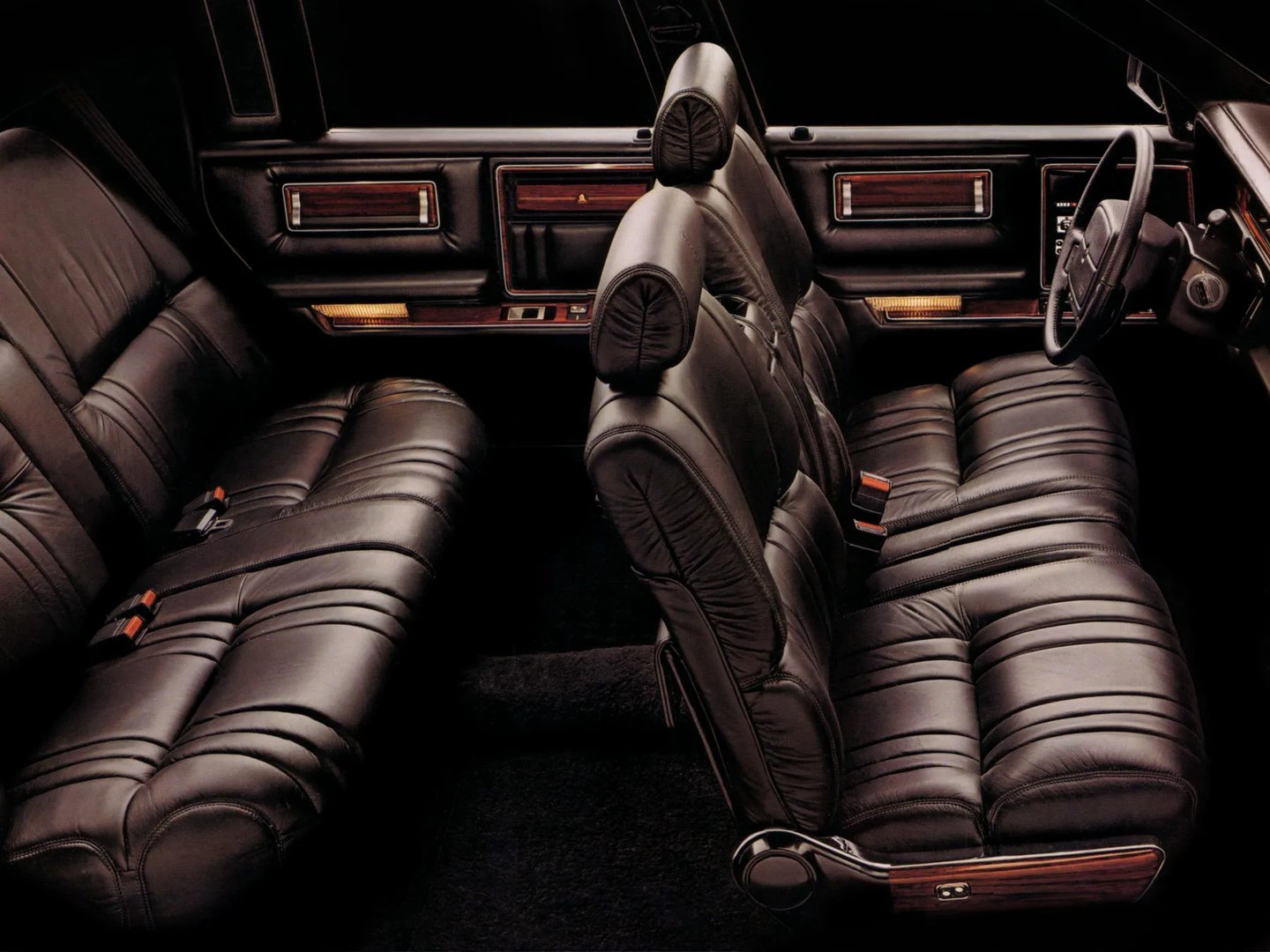Chrysler_Imperial_7_generation__Sedan__6.jpg