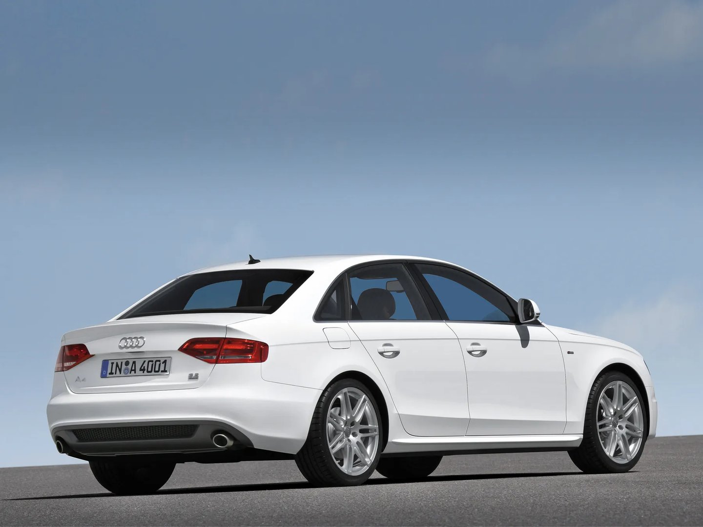 Audi_A4_4_generation__Sedan__9.jpg