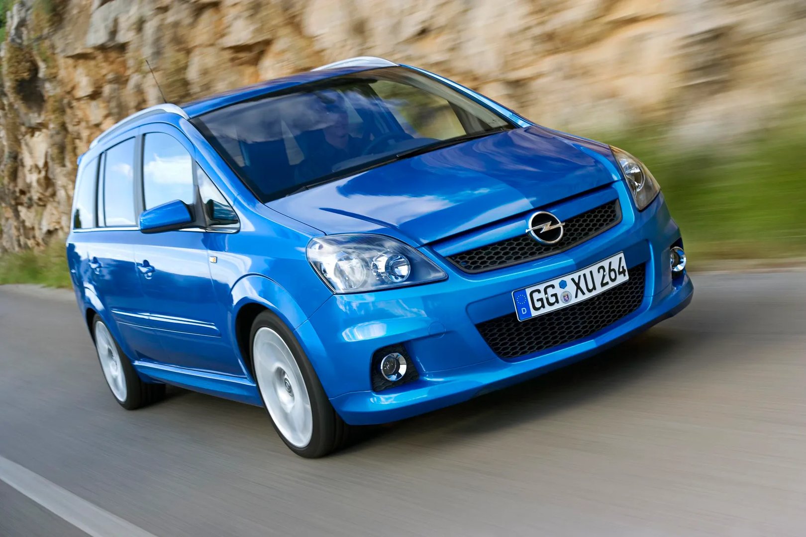 Opel_Zafira_OPC_2_generation__Compact_Van__3.jpg