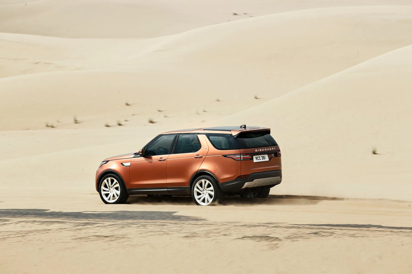 Land Rover_Discovery_5_generation__SUV_5-doors__5.jpg