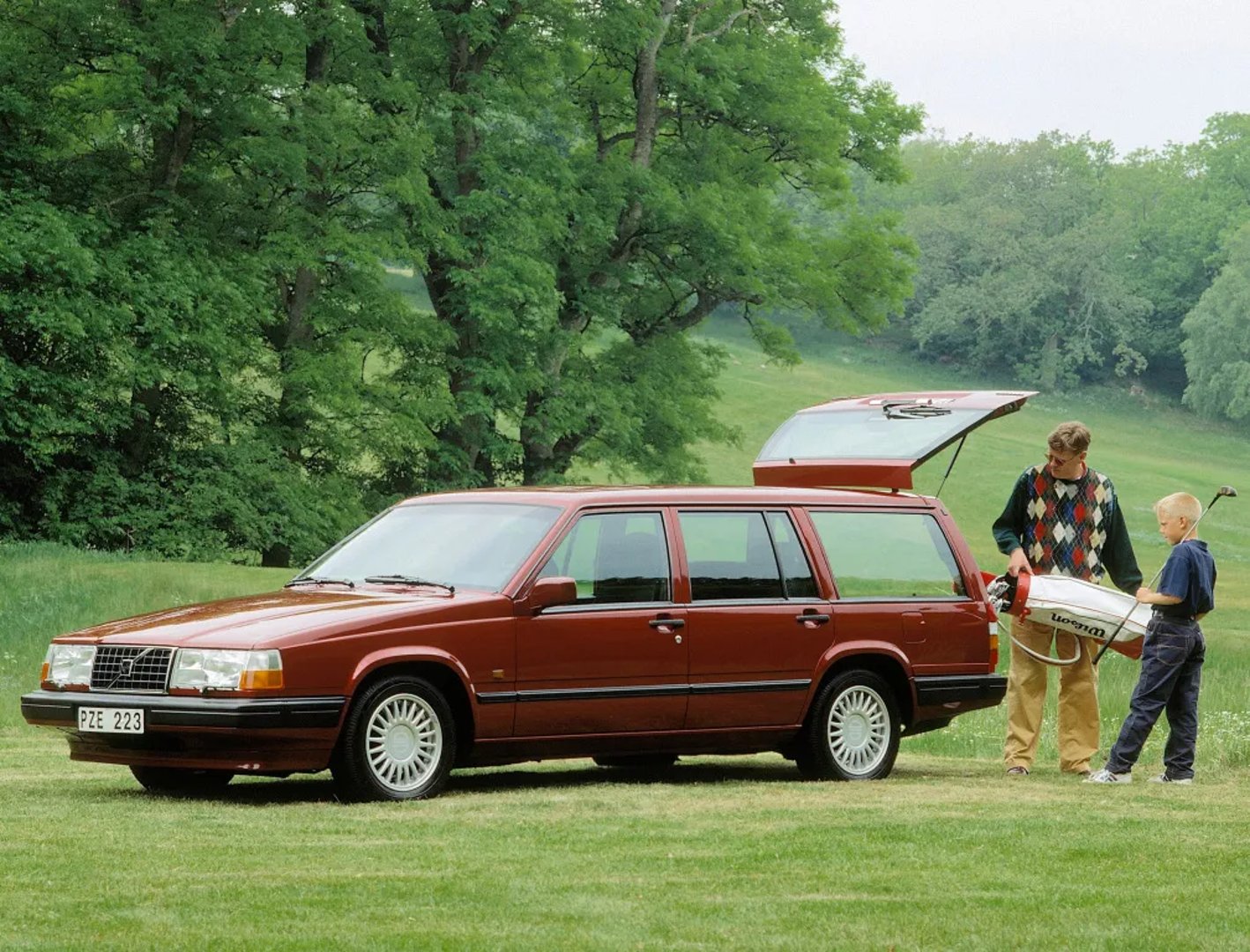 Volvo_940_1_generation__Estate_5-door__4.jpg