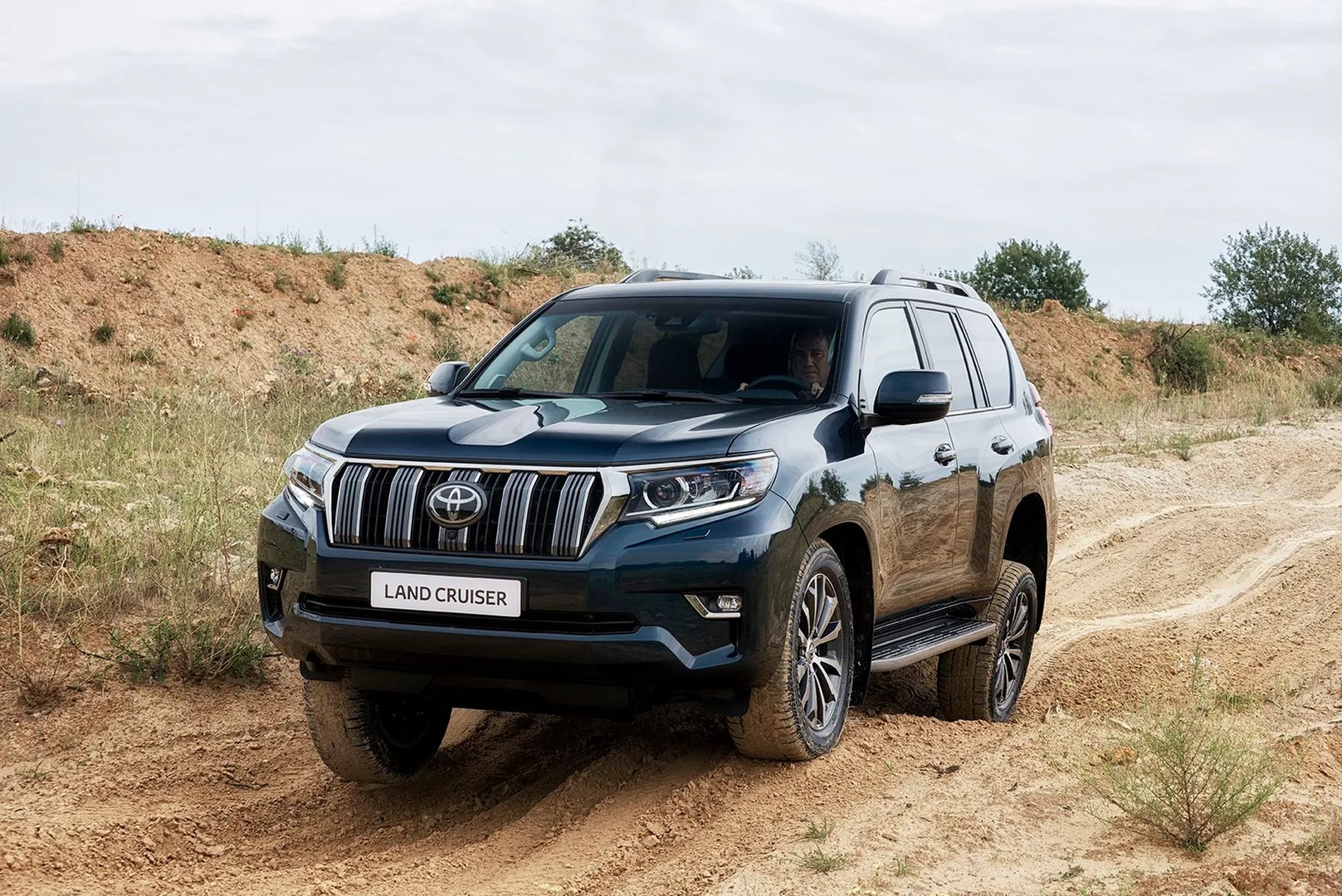 Toyota_Land_Cruiser_4_generation_restyling_2__SUV_5-doors__5.jpg