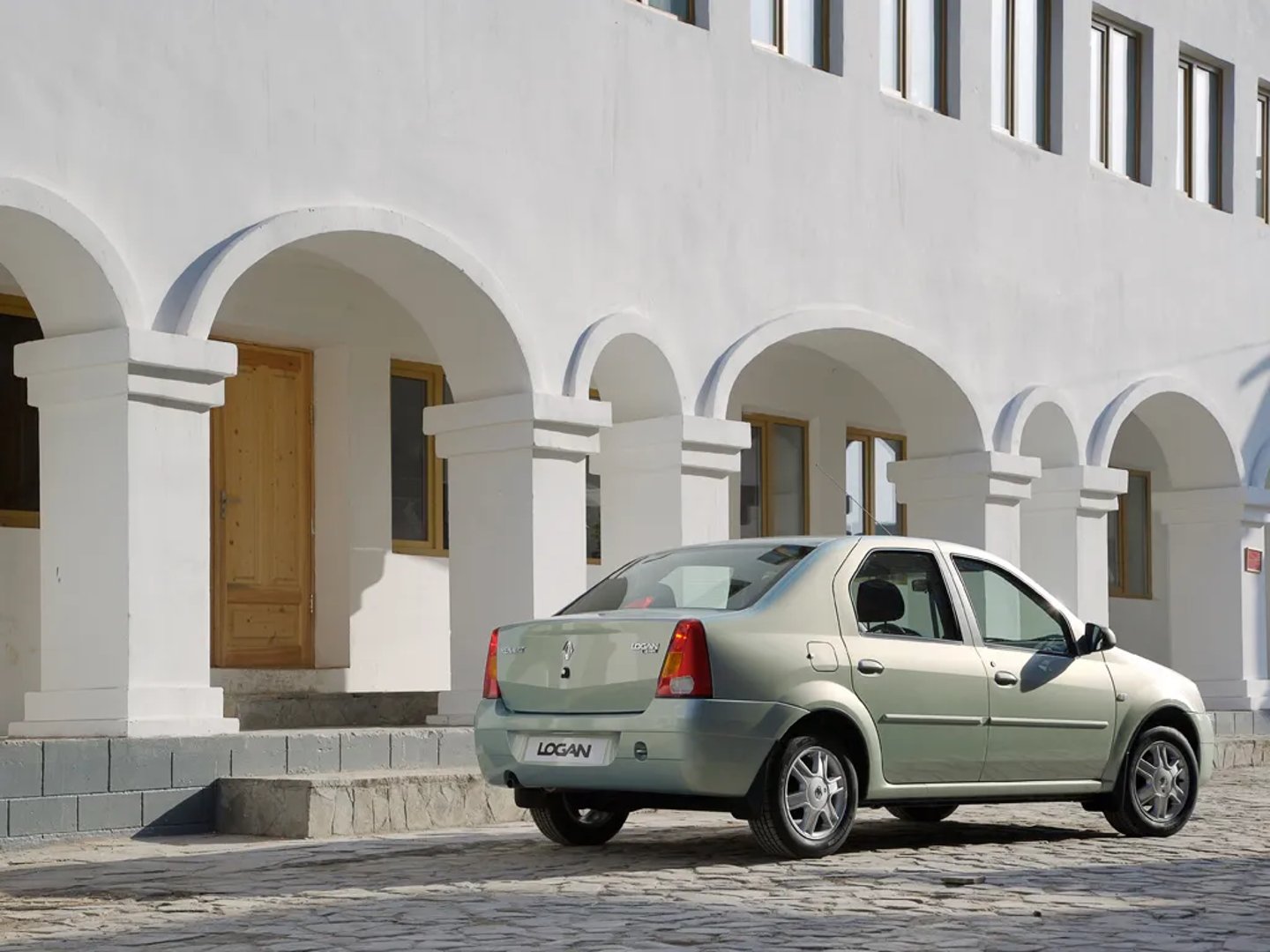 Renault_Logan_1_generation__Sedan__8.jpg