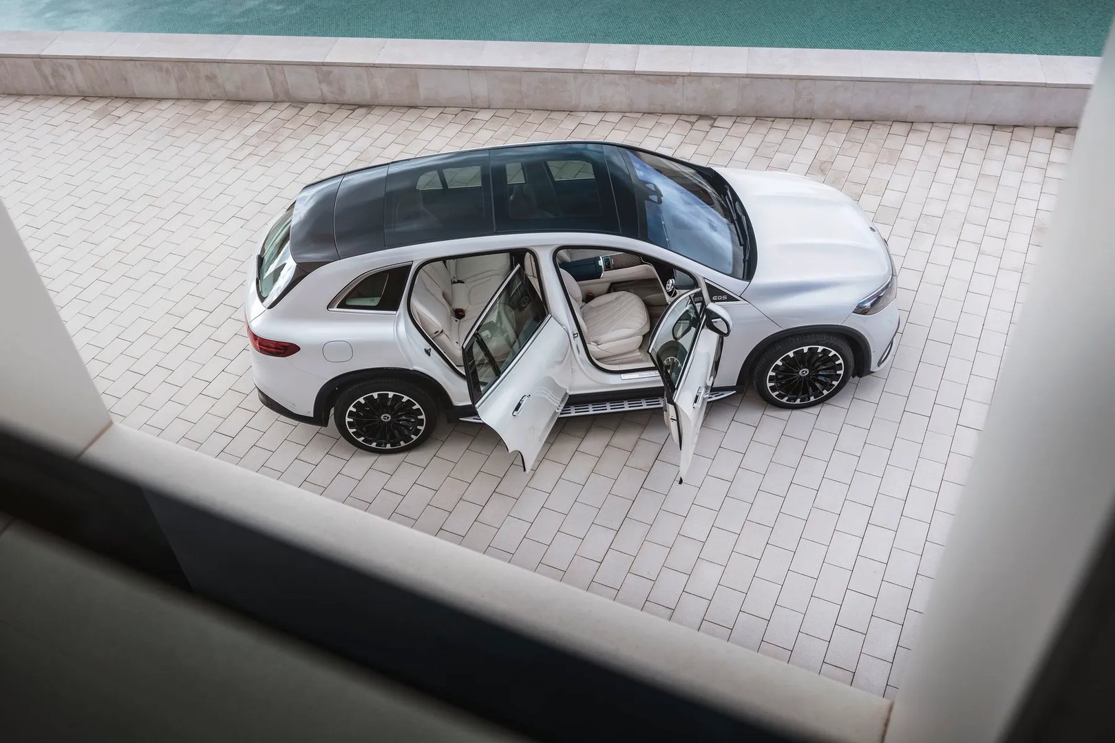 Mercedes_EQS_SUV_1_generation__SUV_5-doors__10.jpg