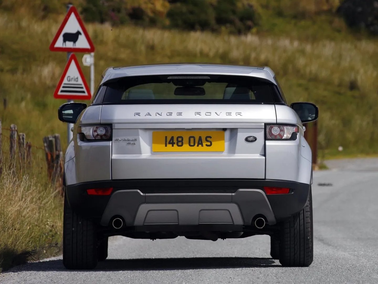 Land Rover_Range_Rover_Evoque_1_generation__SUV_3-doors__3.jpg