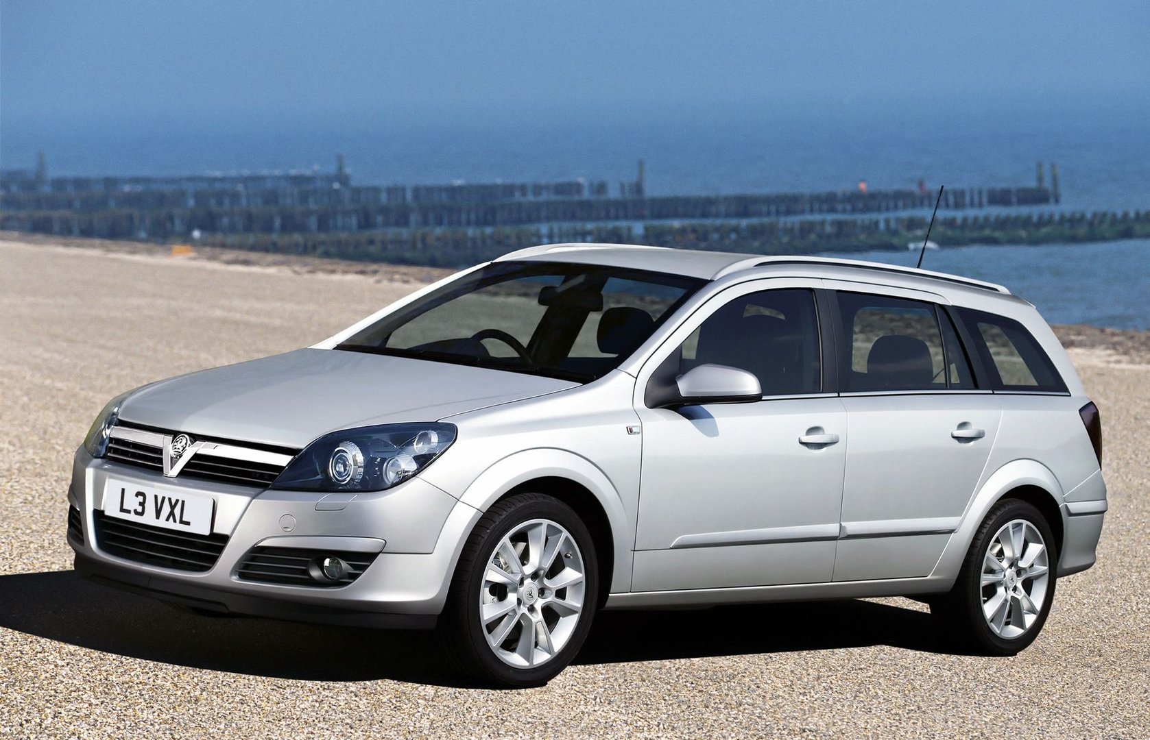 vauxhall_Astra_5_generation__Estate_5-door__22.jpg