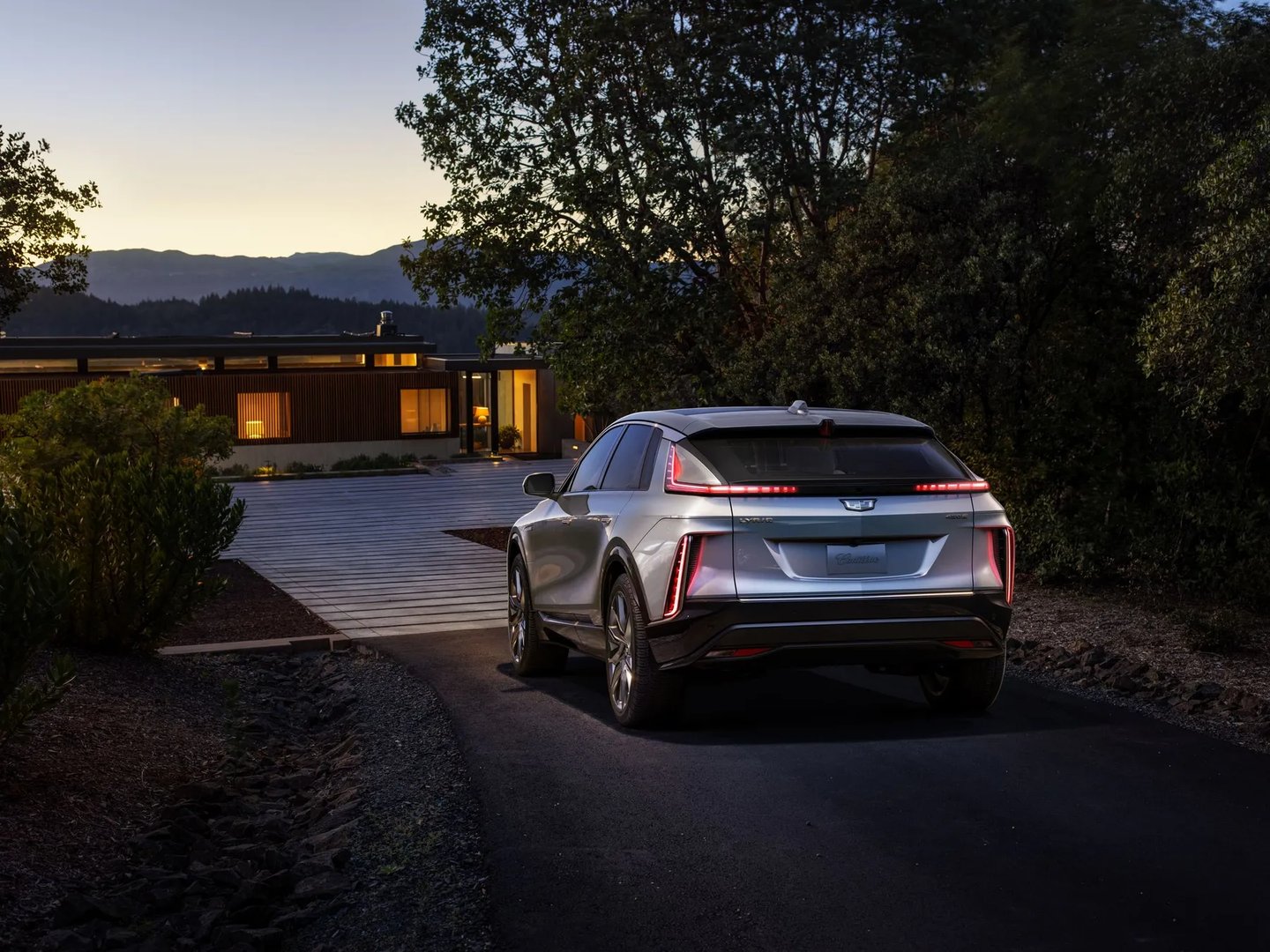 Cadillac_Lyriq_1_generation__SUV_5-doors__5.jpg