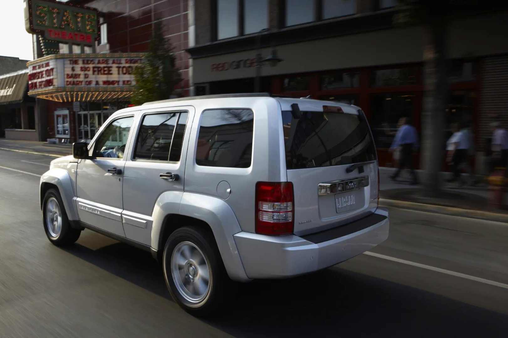 Jeep_Cherokee_4_generation__SUV_5-doors__6.jpg