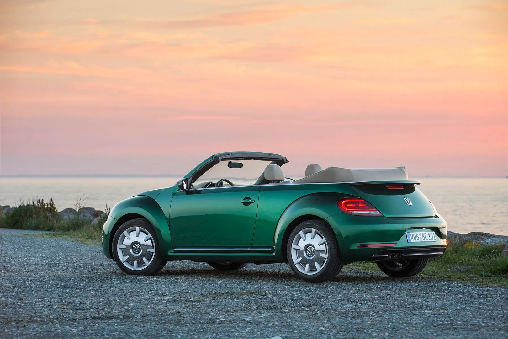 Volkswagen_Beetle_2_generation_restyling__Cabrio__11.jpg