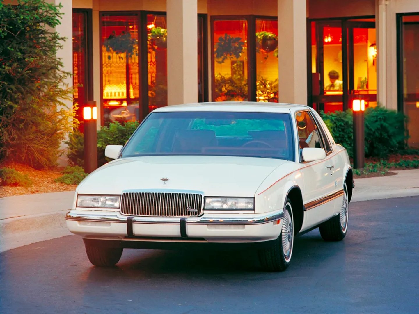 Buick_Riviera_7_generation__Coupe__8.jpg