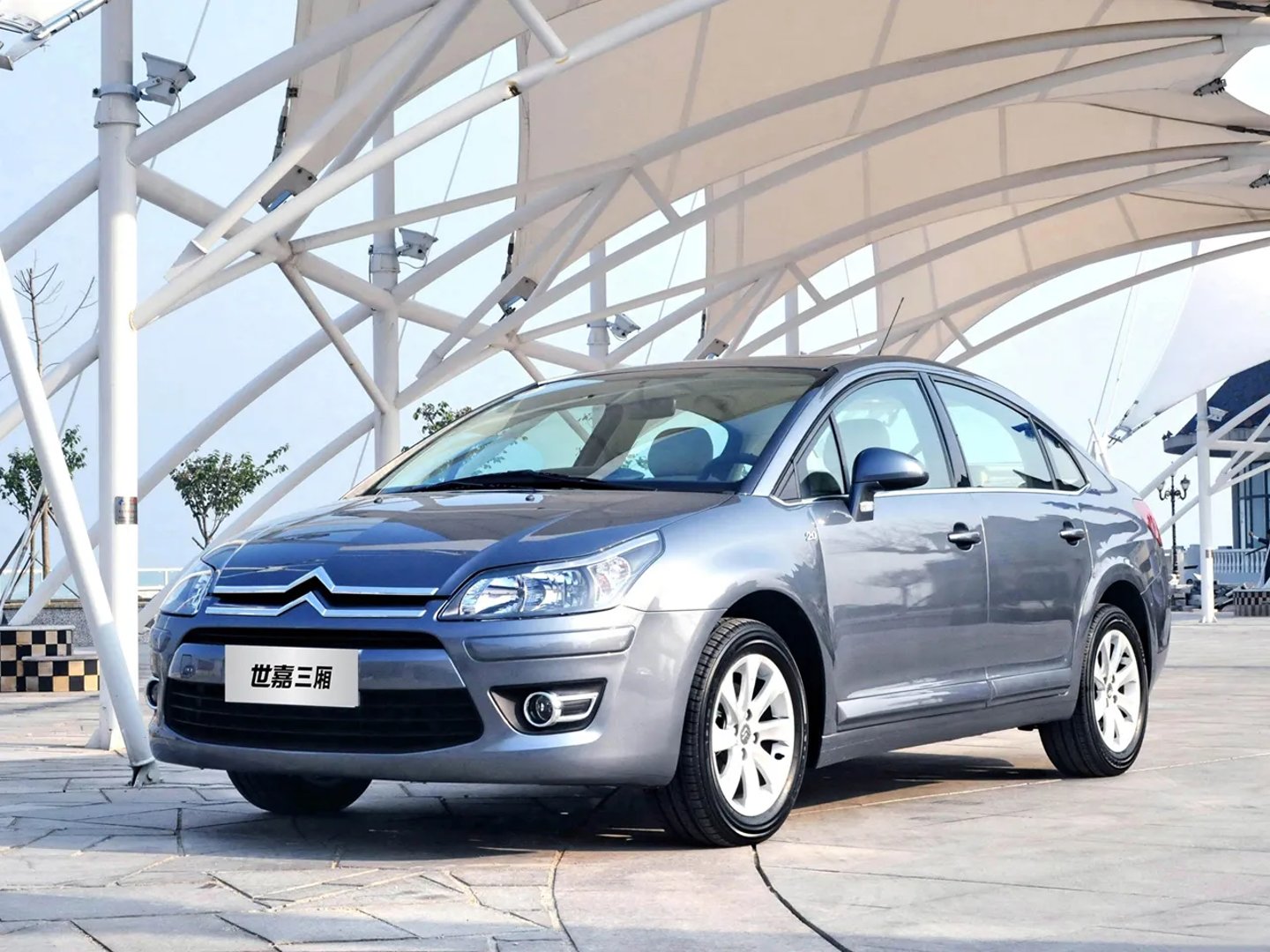 Citroen_C-Quatre_1_generation__Sedan__8.jpg