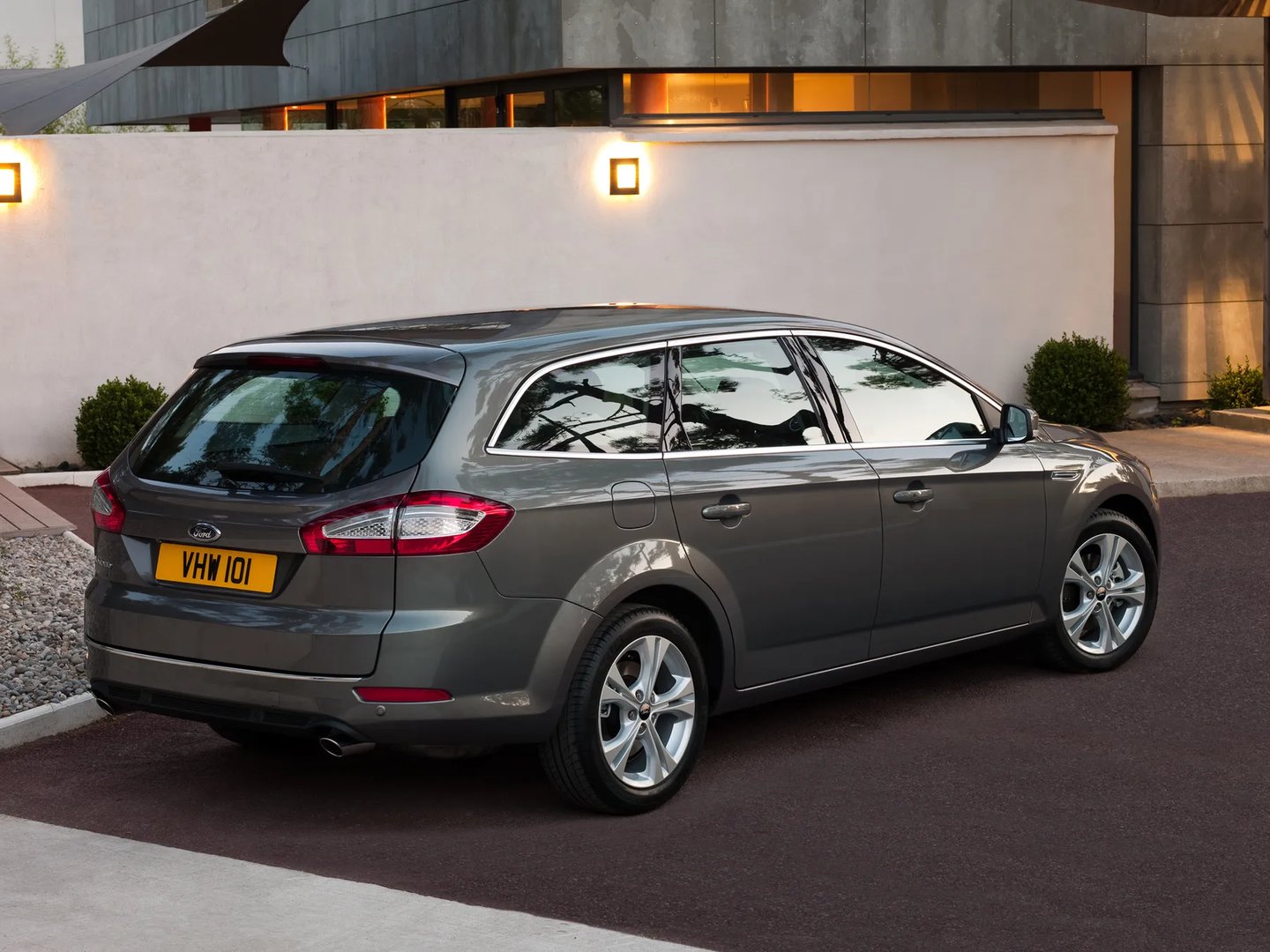 Ford_Mondeo_4_generation_restyling__Estate_5-door__1.jpg