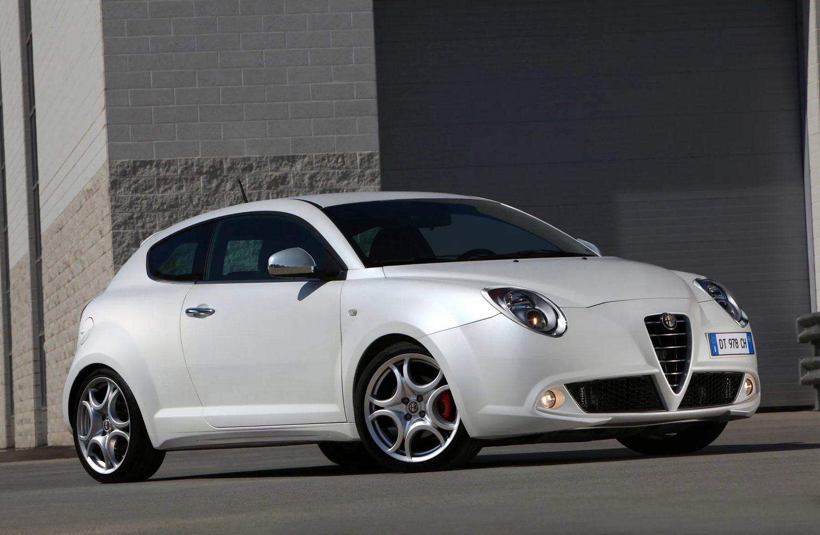Alfa Romeo_MiTo_1_generation__Mini_3-doors__9.jpg