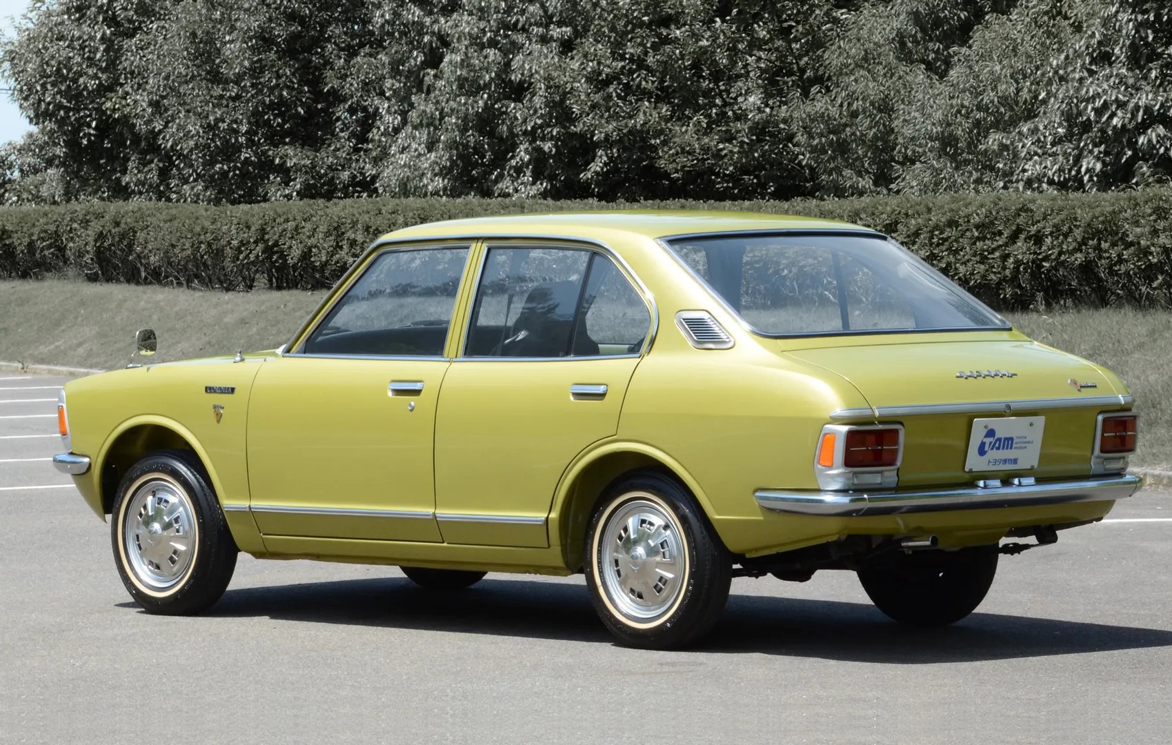 Toyota_Corolla_2_generation__Sedan__1.jpg