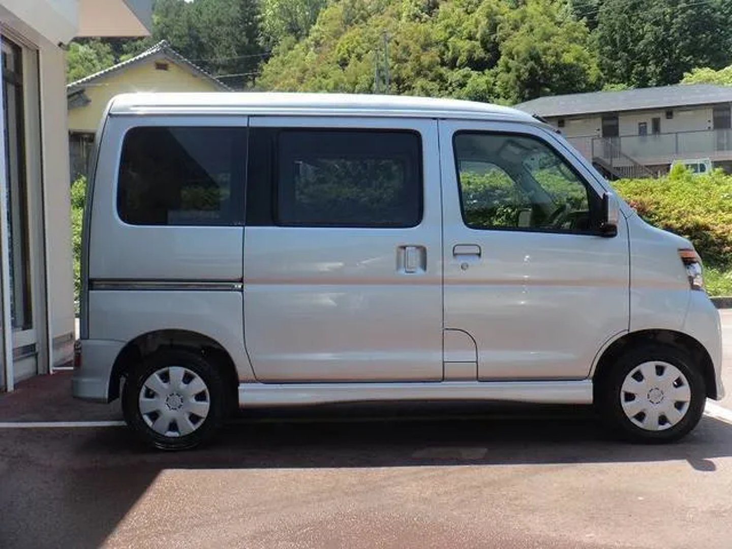 Subaru_Dias_Wagon_1_generation__Minivan__2.jpg