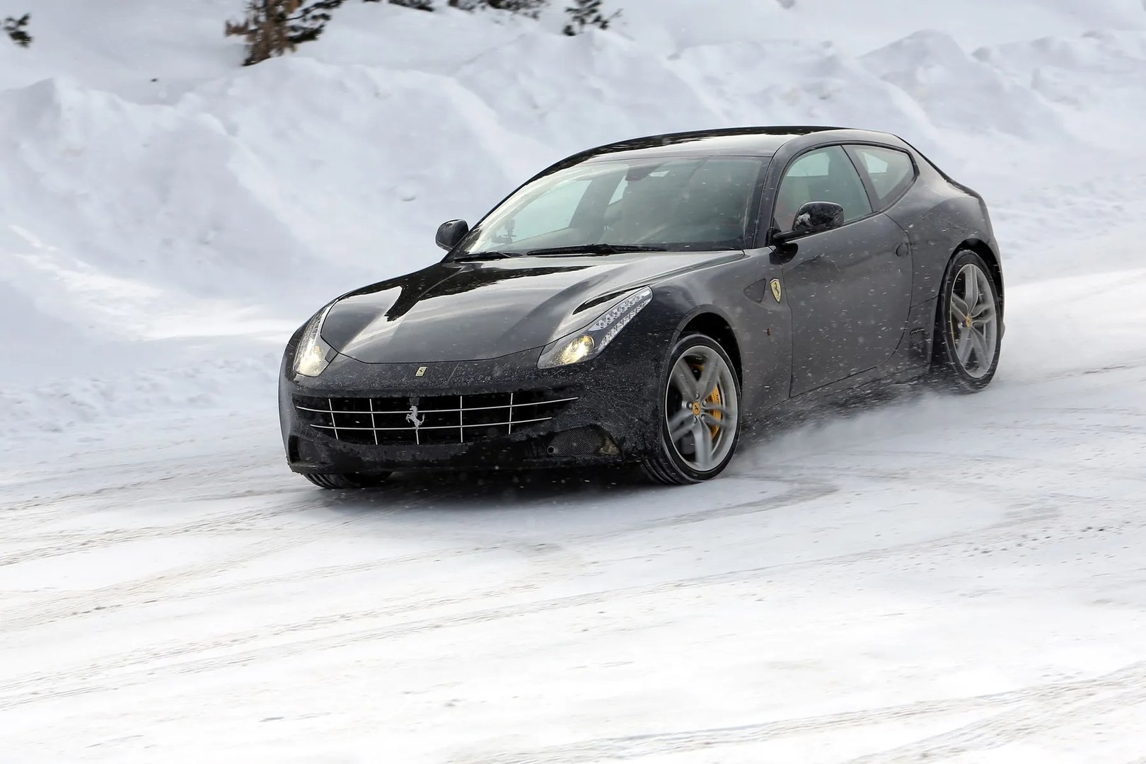 Ferrari_FF_1_generation__Hatchback_3-door__4.jpg