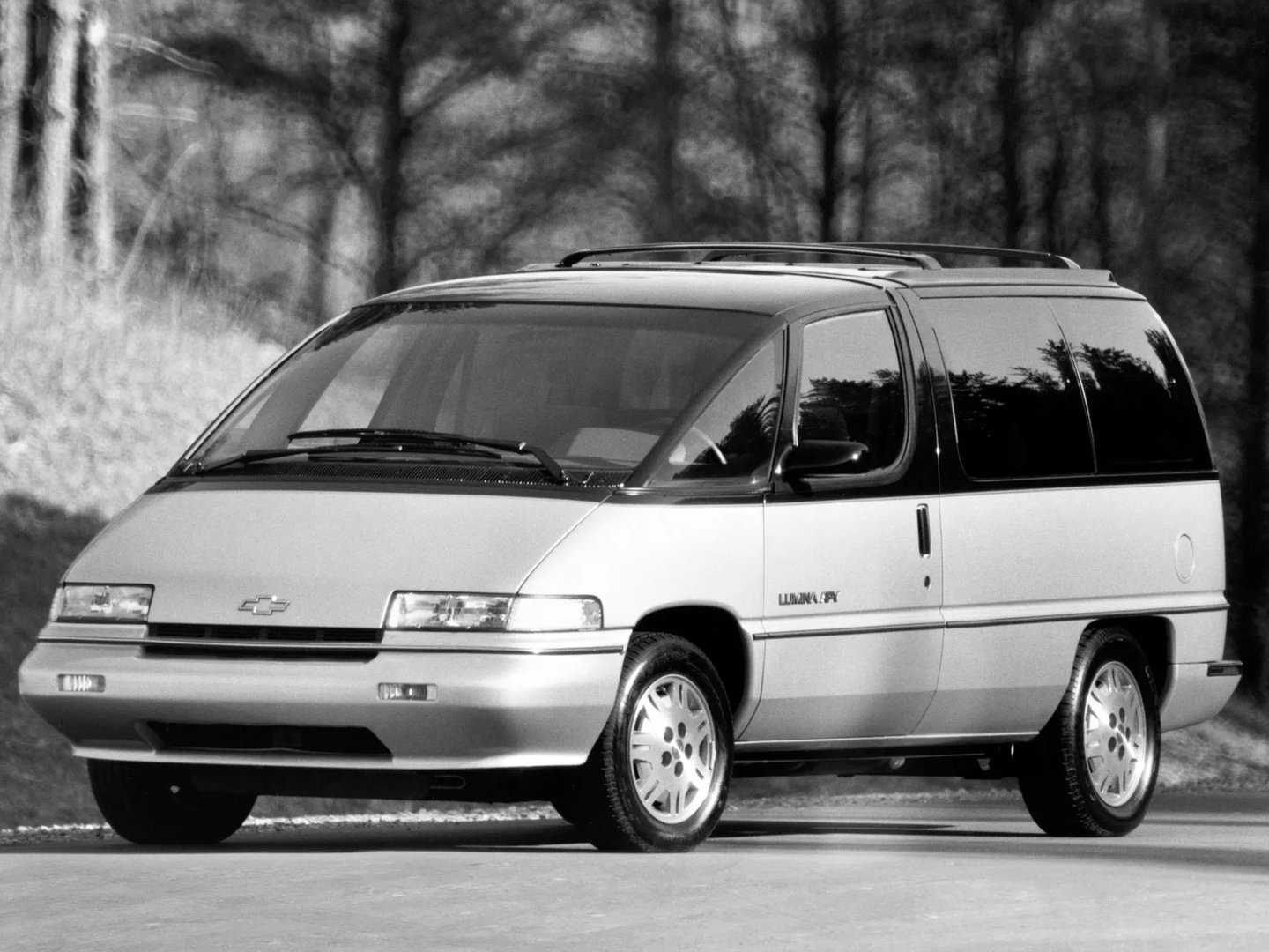 Chevrolet_Lumina_APV_1_generation__Minivan__9.jpg