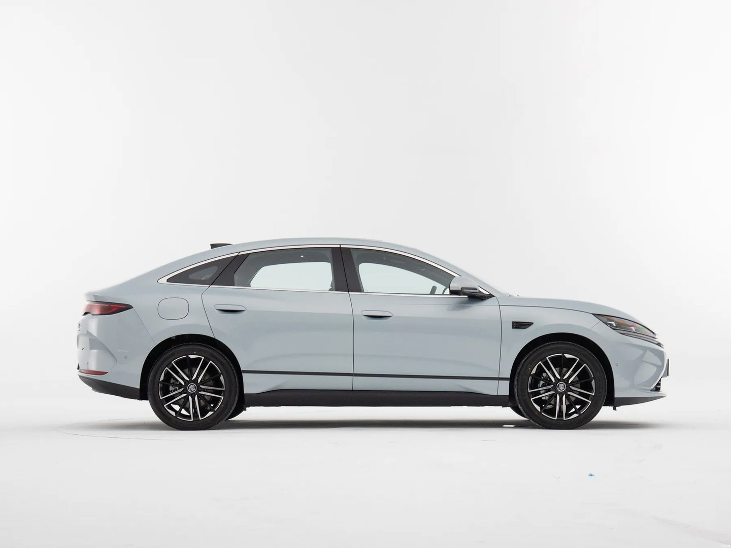 byd_Qin_L_EV_1_generation__Sedan__12.jpg