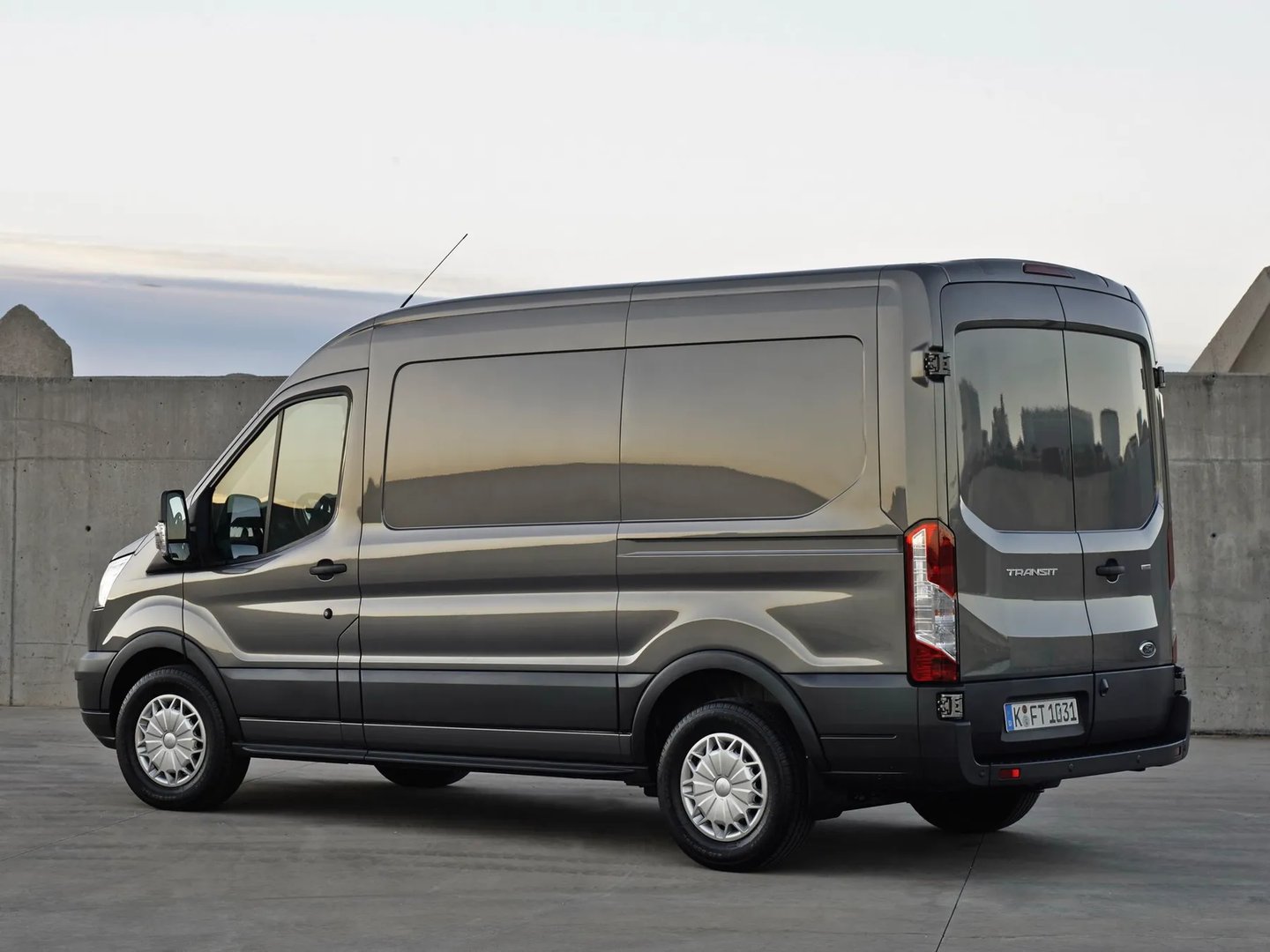 Ford_Transit_4_generation__Van__5.jpg