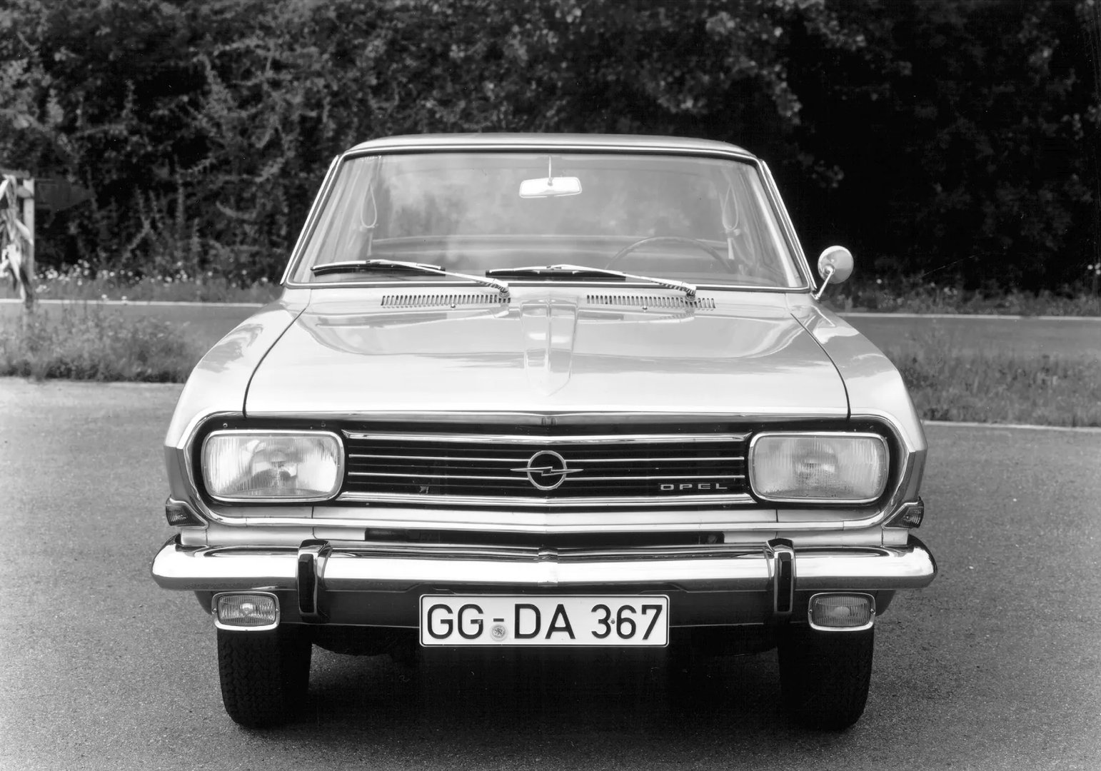 Opel_Rekord_2_generation__Coupe__3.jpg
