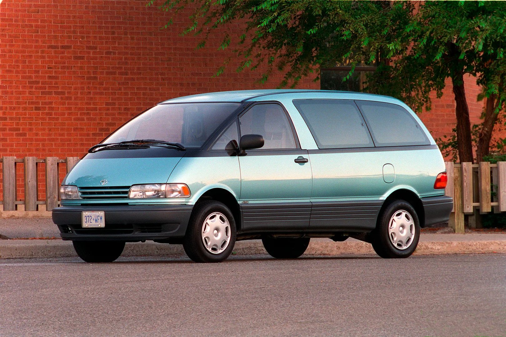 Toyota_Previa_1_generation__Minivan__6.jpg