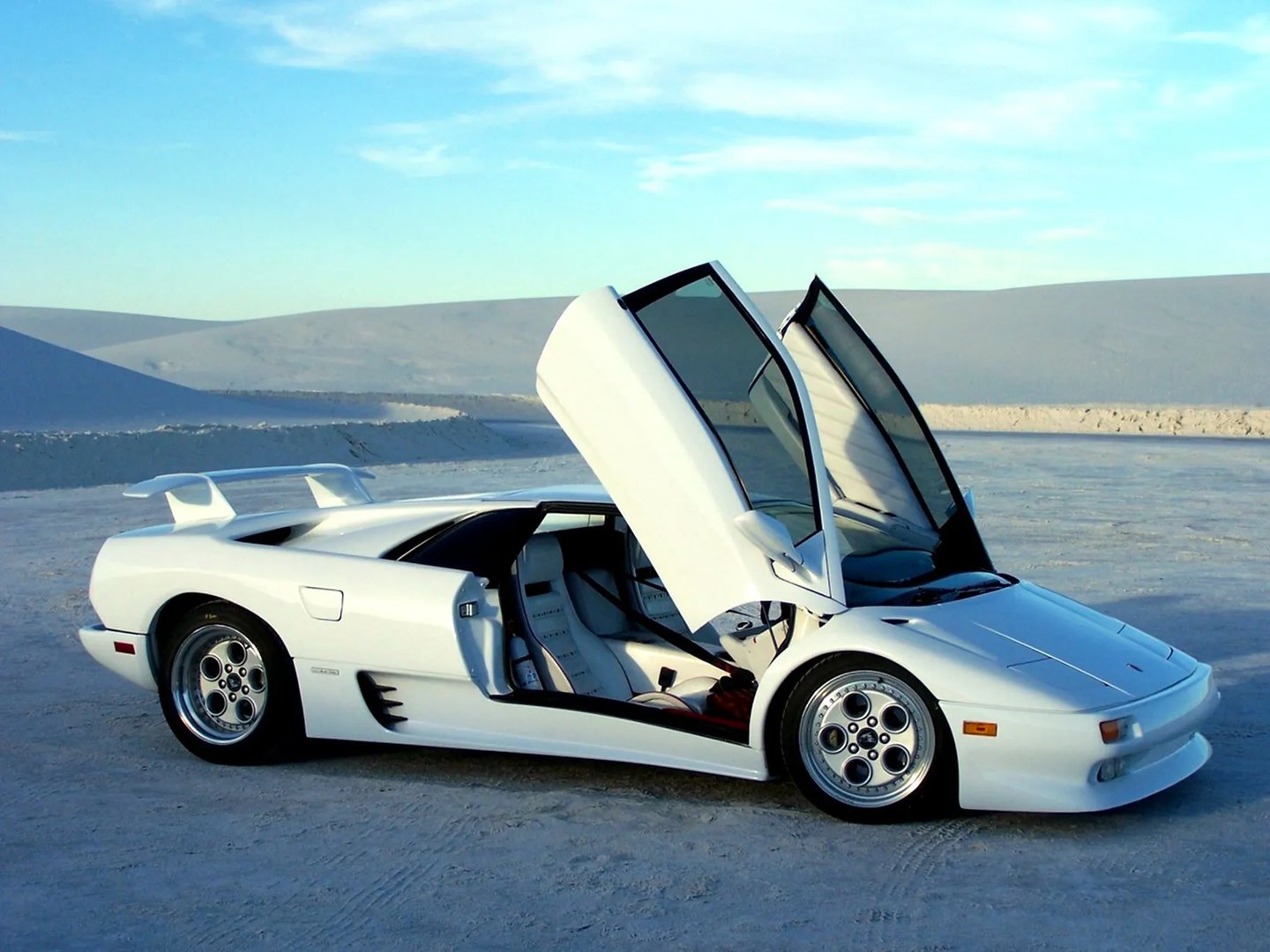 Lamborghini_Diablo_1_generation__Coupe__10.jpg