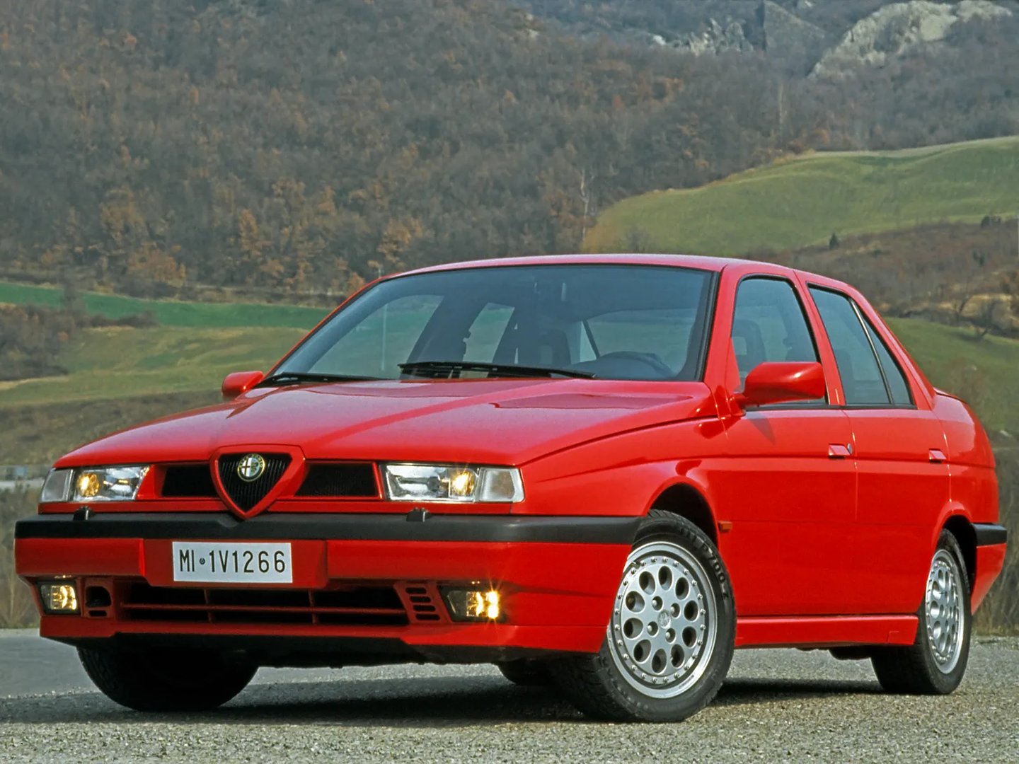 Alfa Romeo_155_1_generation__Sedan__2.jpg