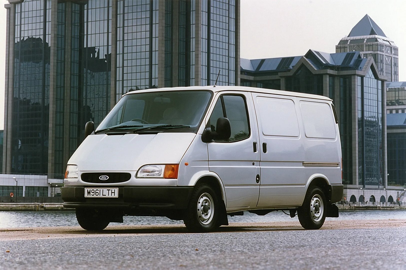 Ford_Transit_2_generation_restyling__Van__4.jpg