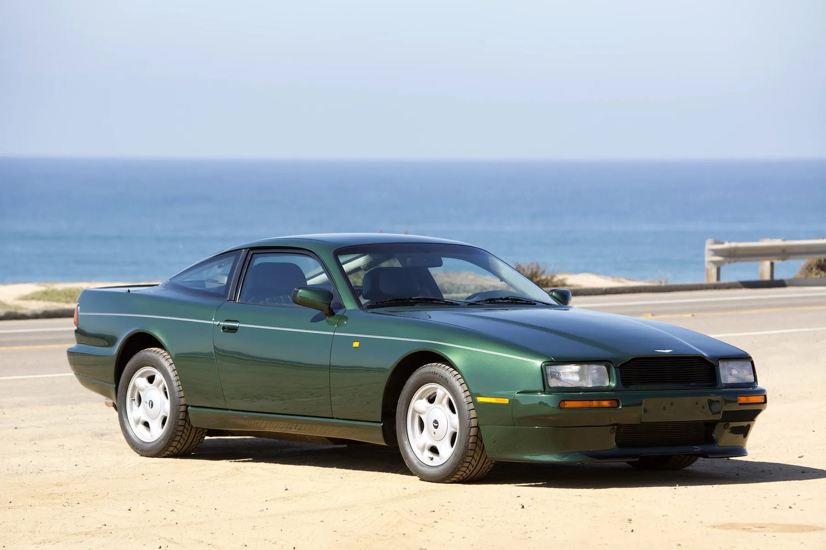 Aston Martin Virage 1 generation  Coupe