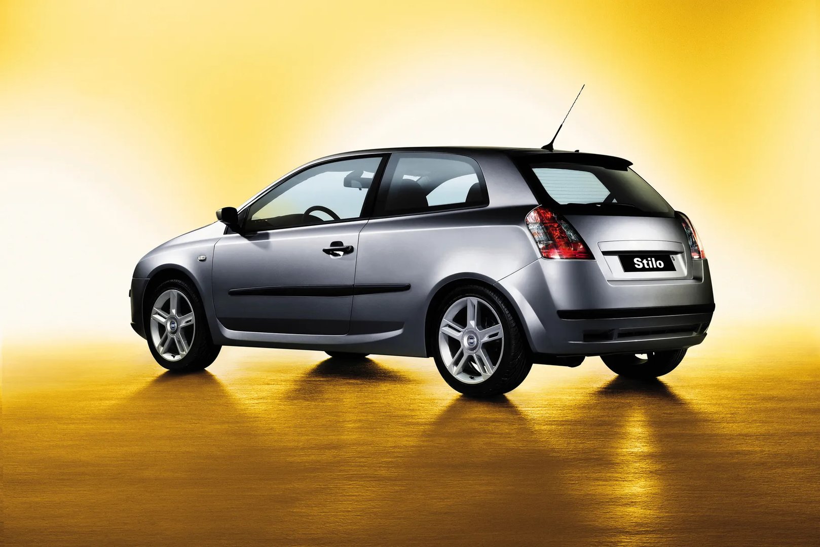 Fiat_Stilo_1_generation__Hatchback_3-door__10.jpg