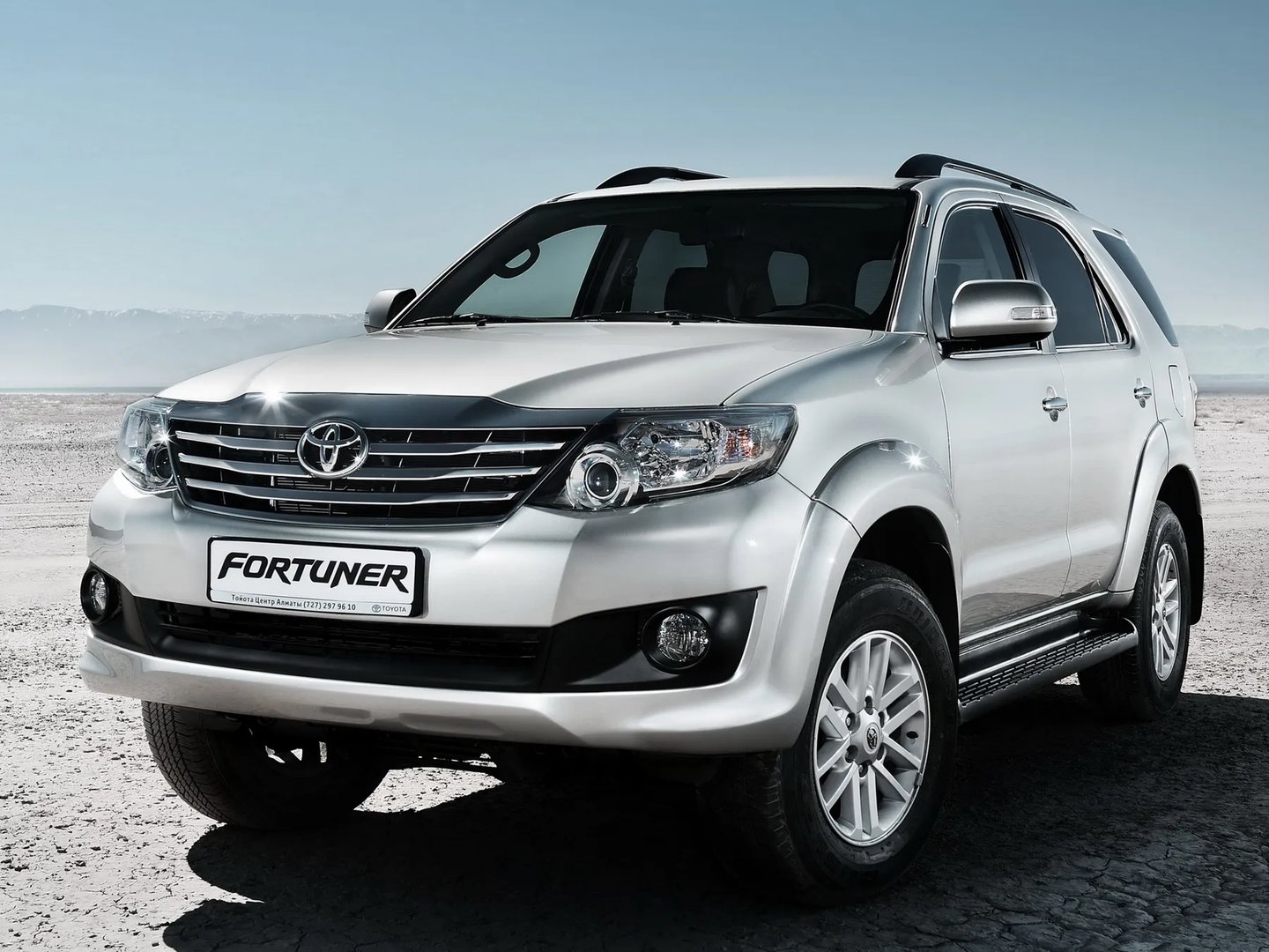 Toyota_Fortuner_1_generation__SUV_5-doors__4.jpg