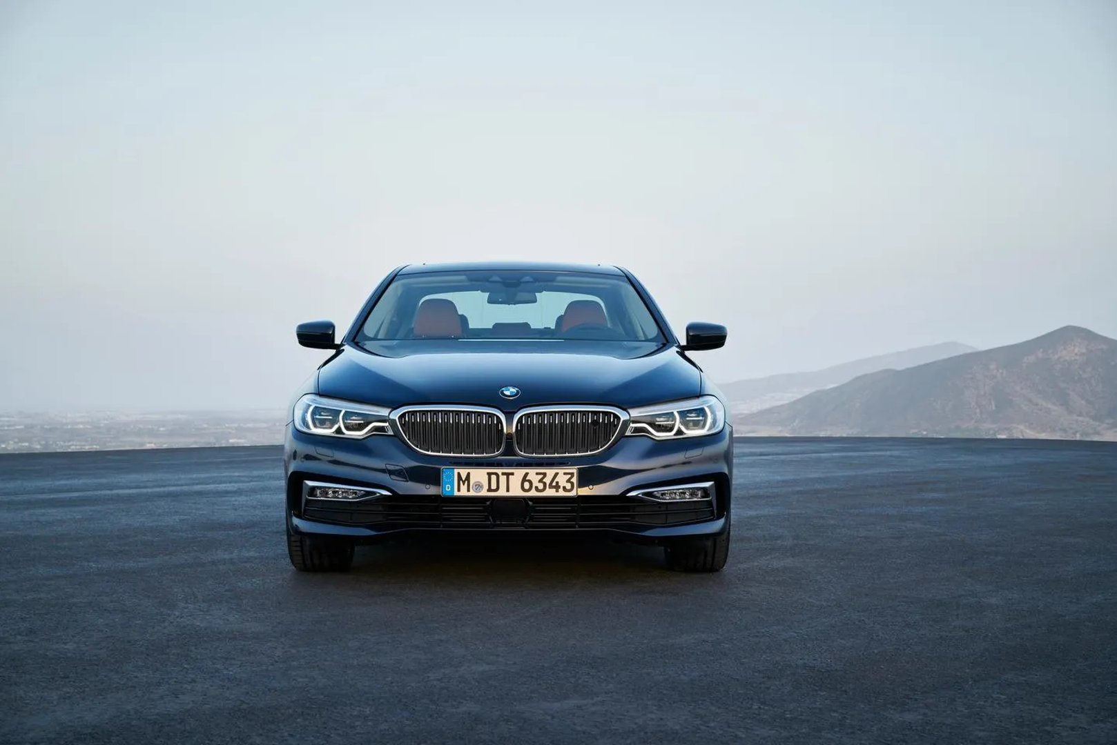 BMW_5_series_7_generation__Sedan__6.jpg