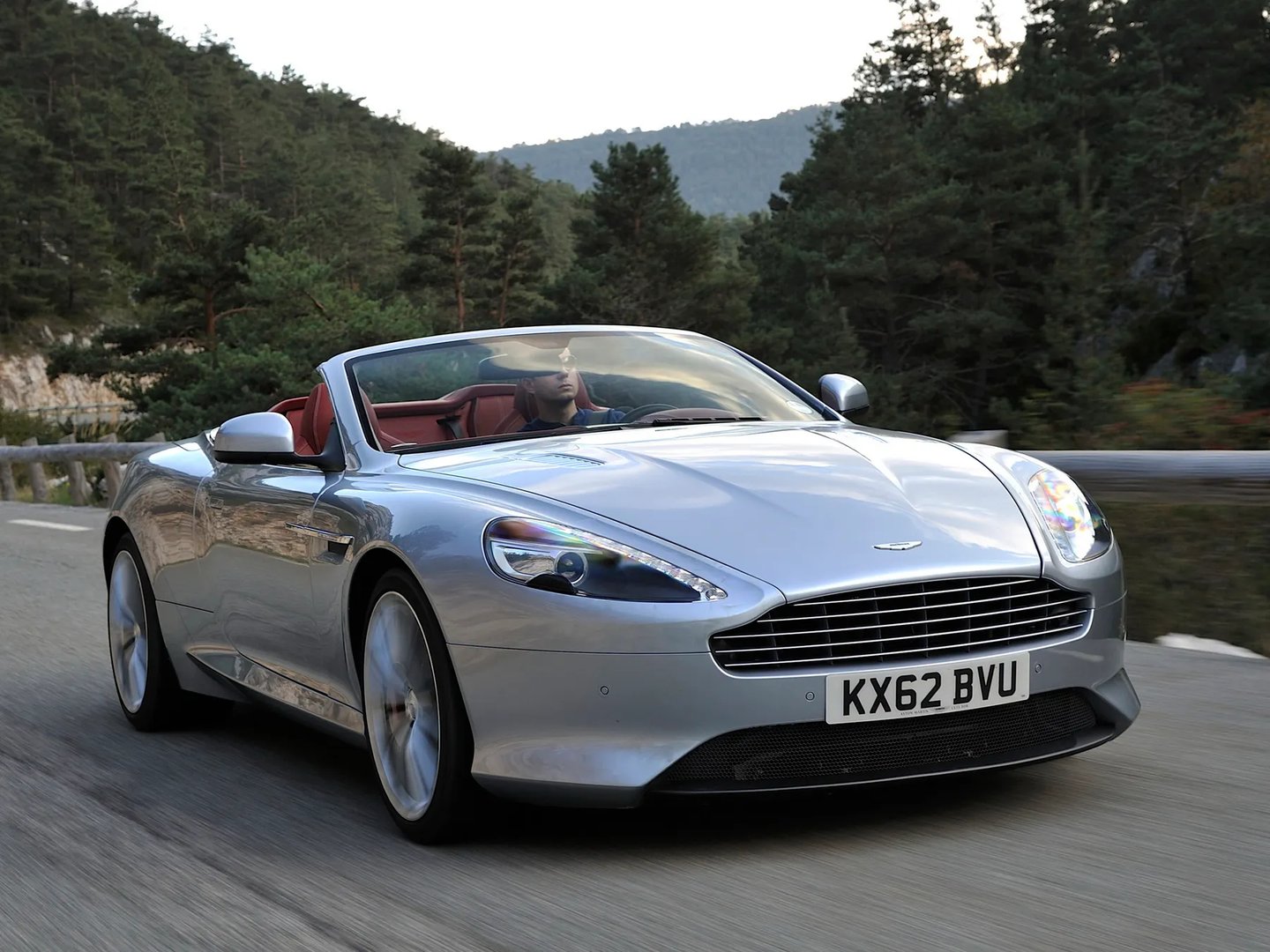 Aston Martin_DB9_1_generation_restyling_2__Cabrio__1.jpg