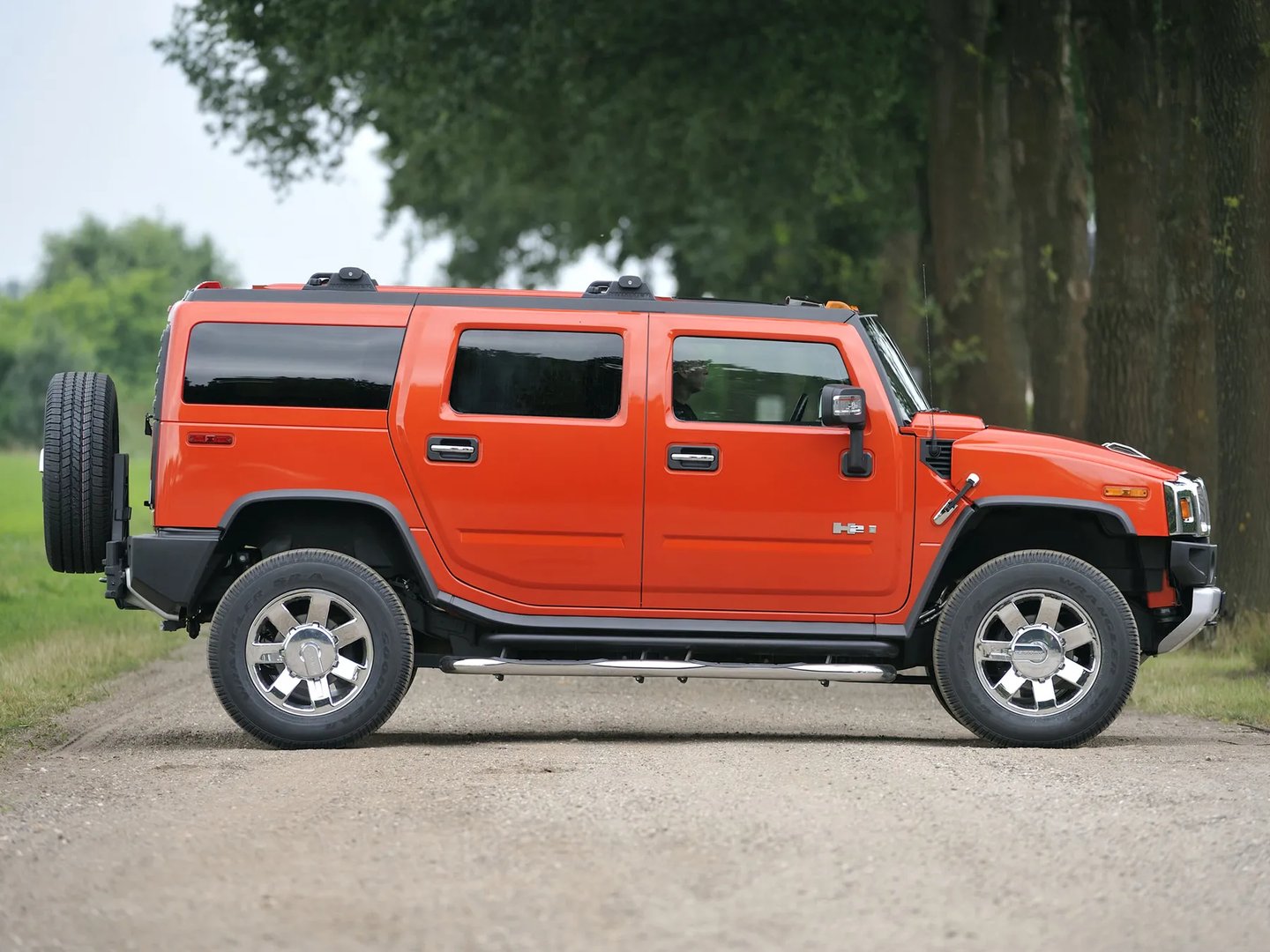 Hummer_H2_1_generation__SUV_5-doors__3.jpg