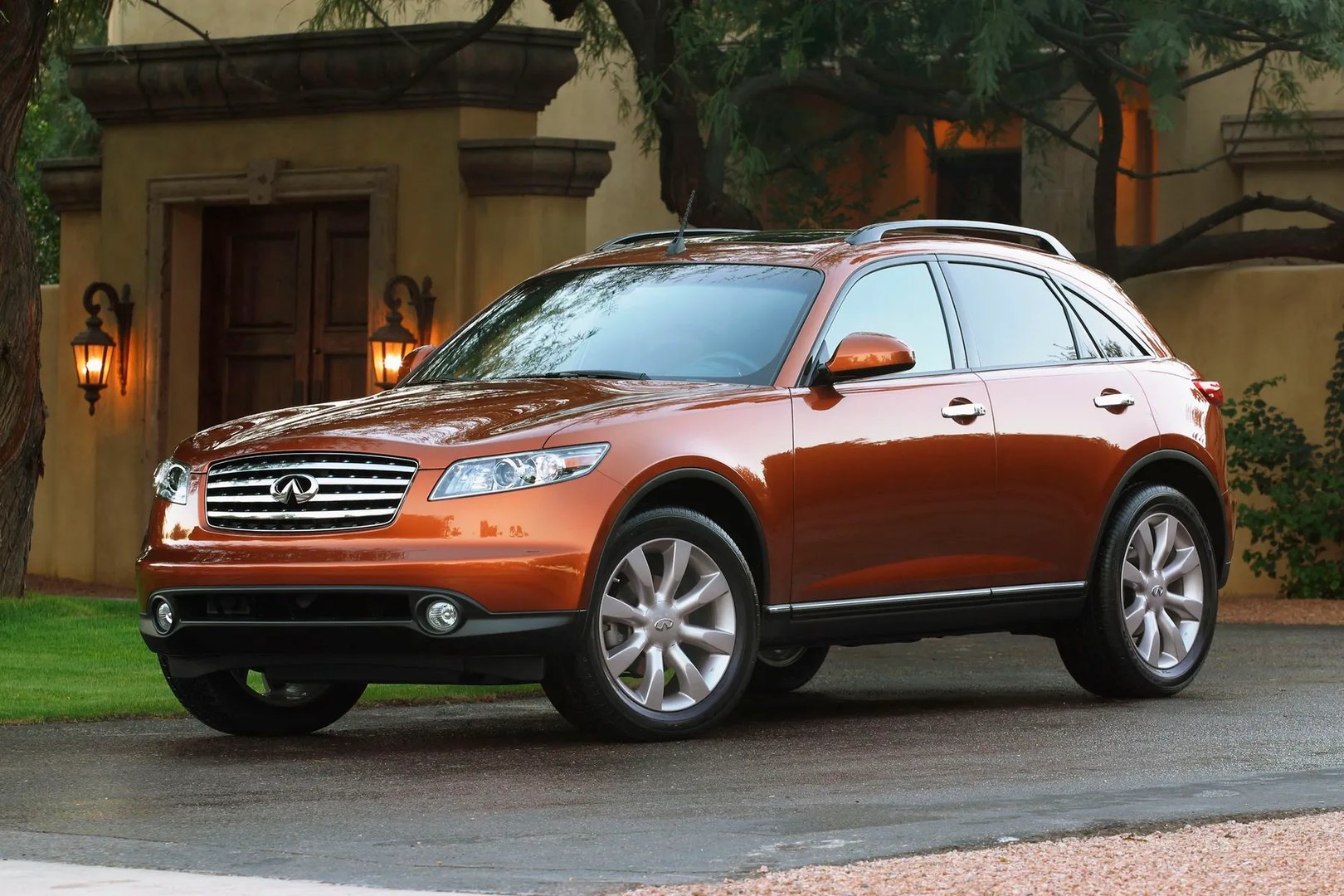 Infiniti_FX_1_generation__SUV_5-doors__4.jpg