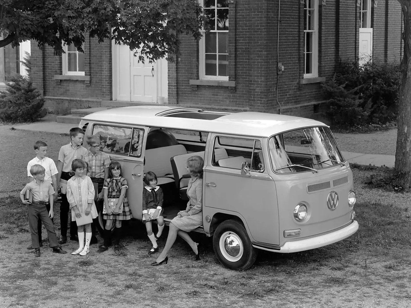 Volkswagen_Transporter_2_generation__Minivan__11.jpg