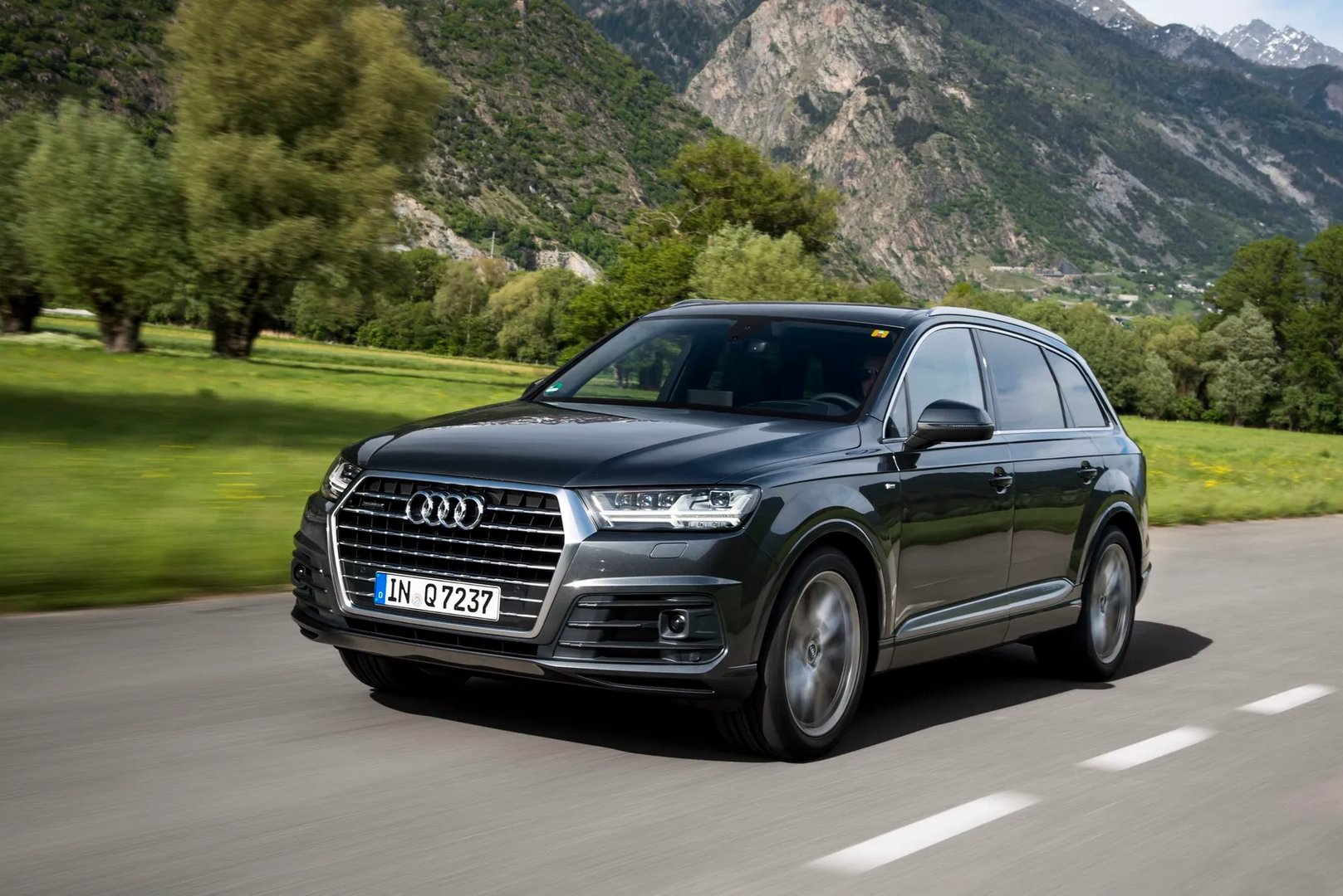 Audi_Q7_2_generation__SUV_5-doors__8.jpg